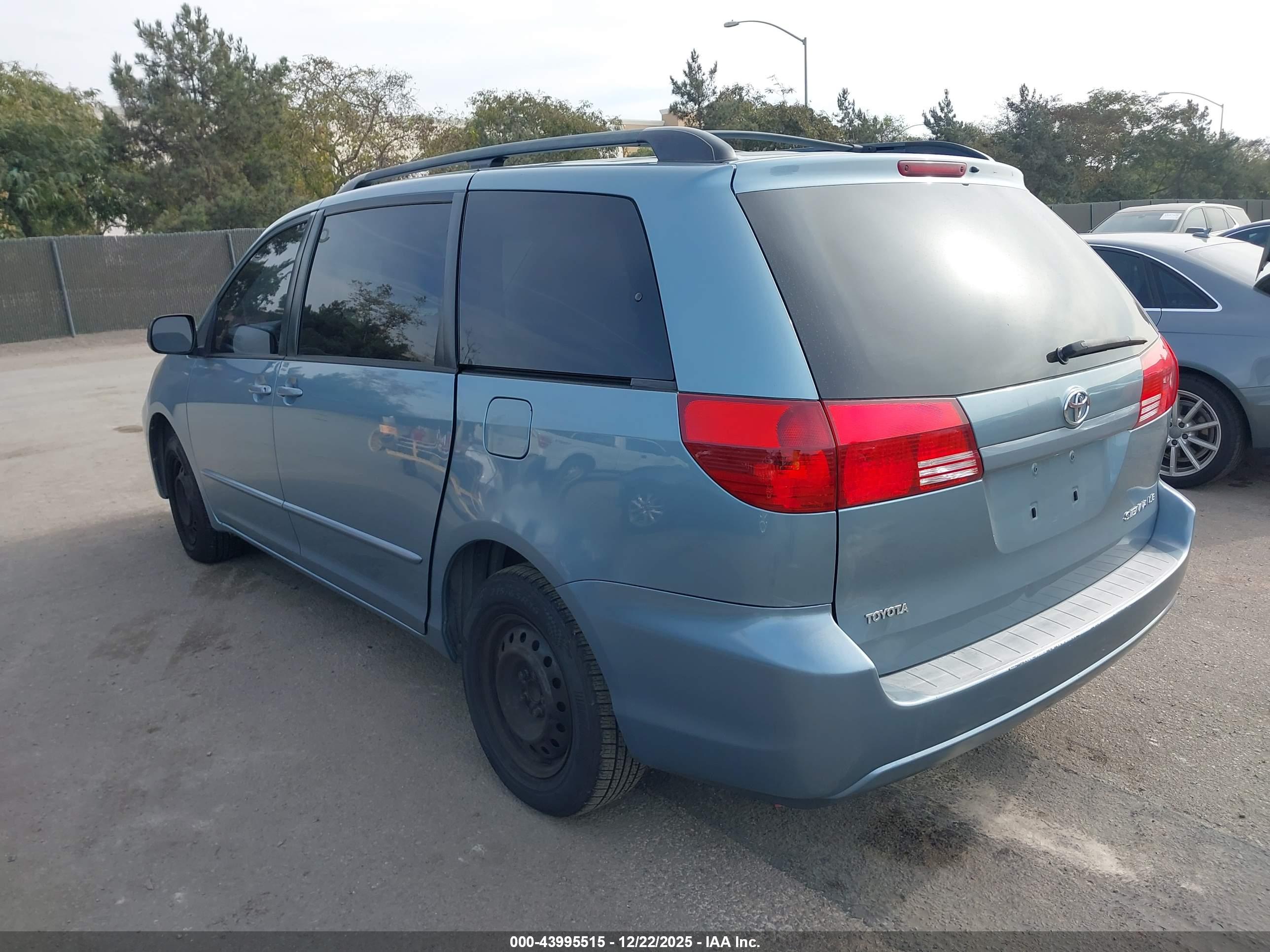 TOYOTA SIENNA image 3