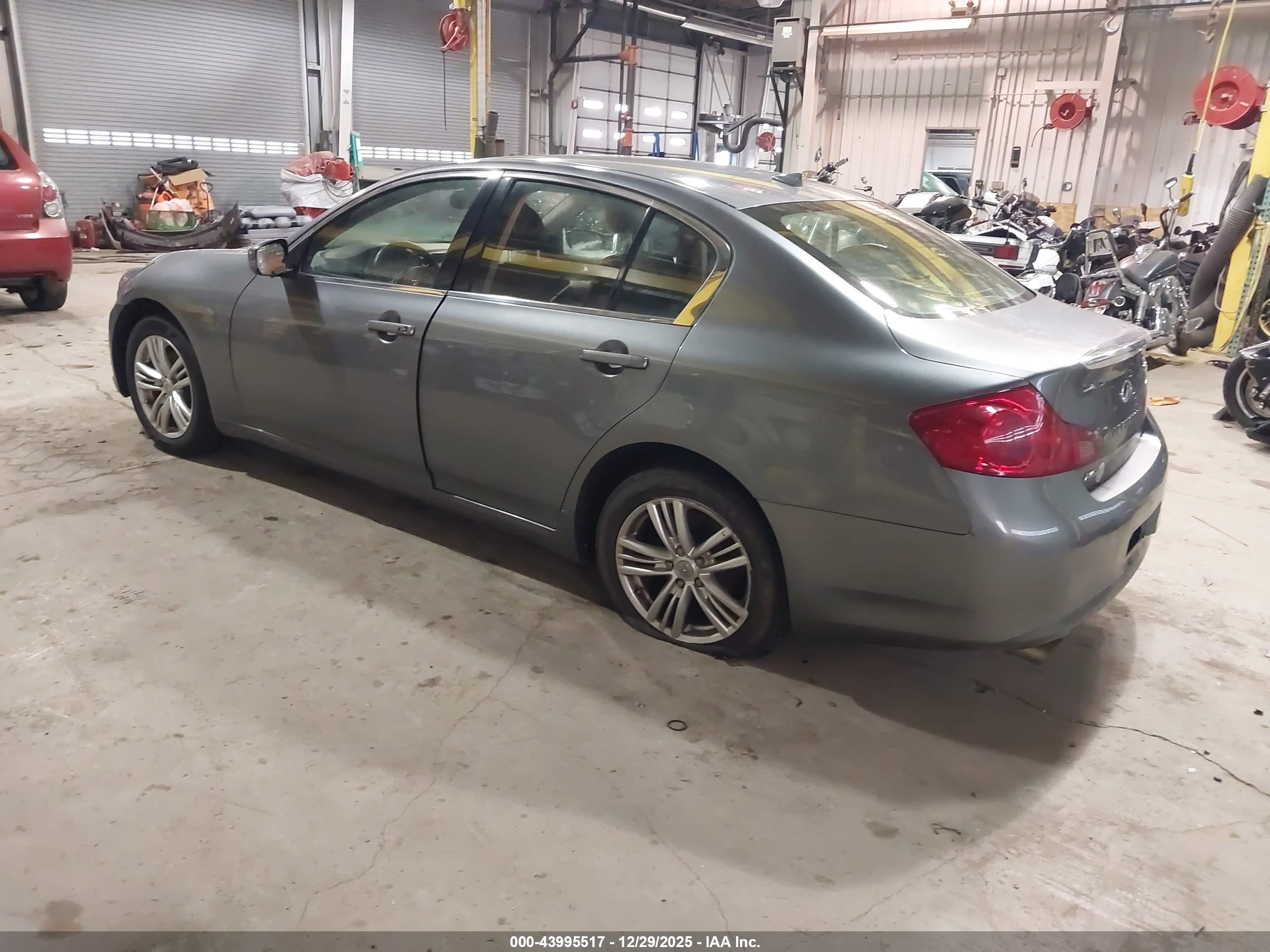 INFINITI Q40 image 3