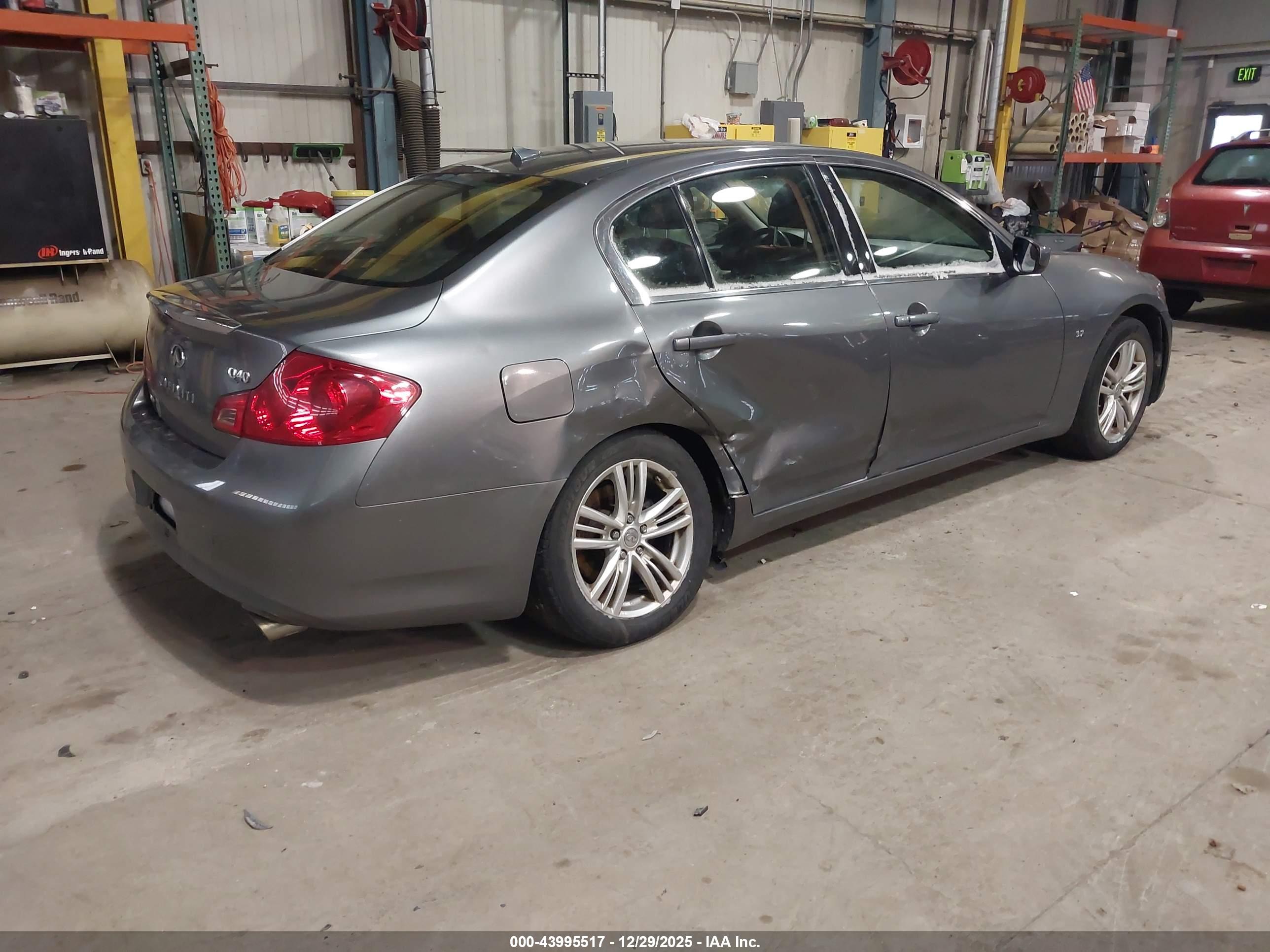 INFINITI Q40 image 4