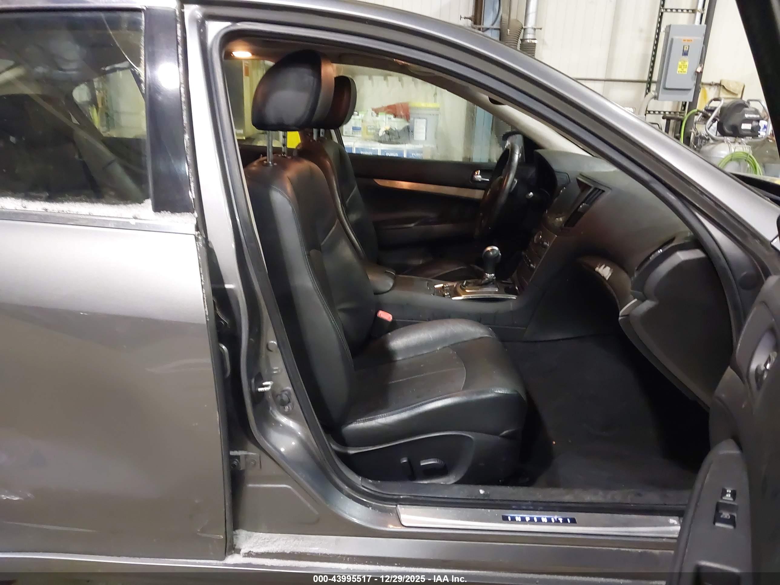 INFINITI Q40 image 5