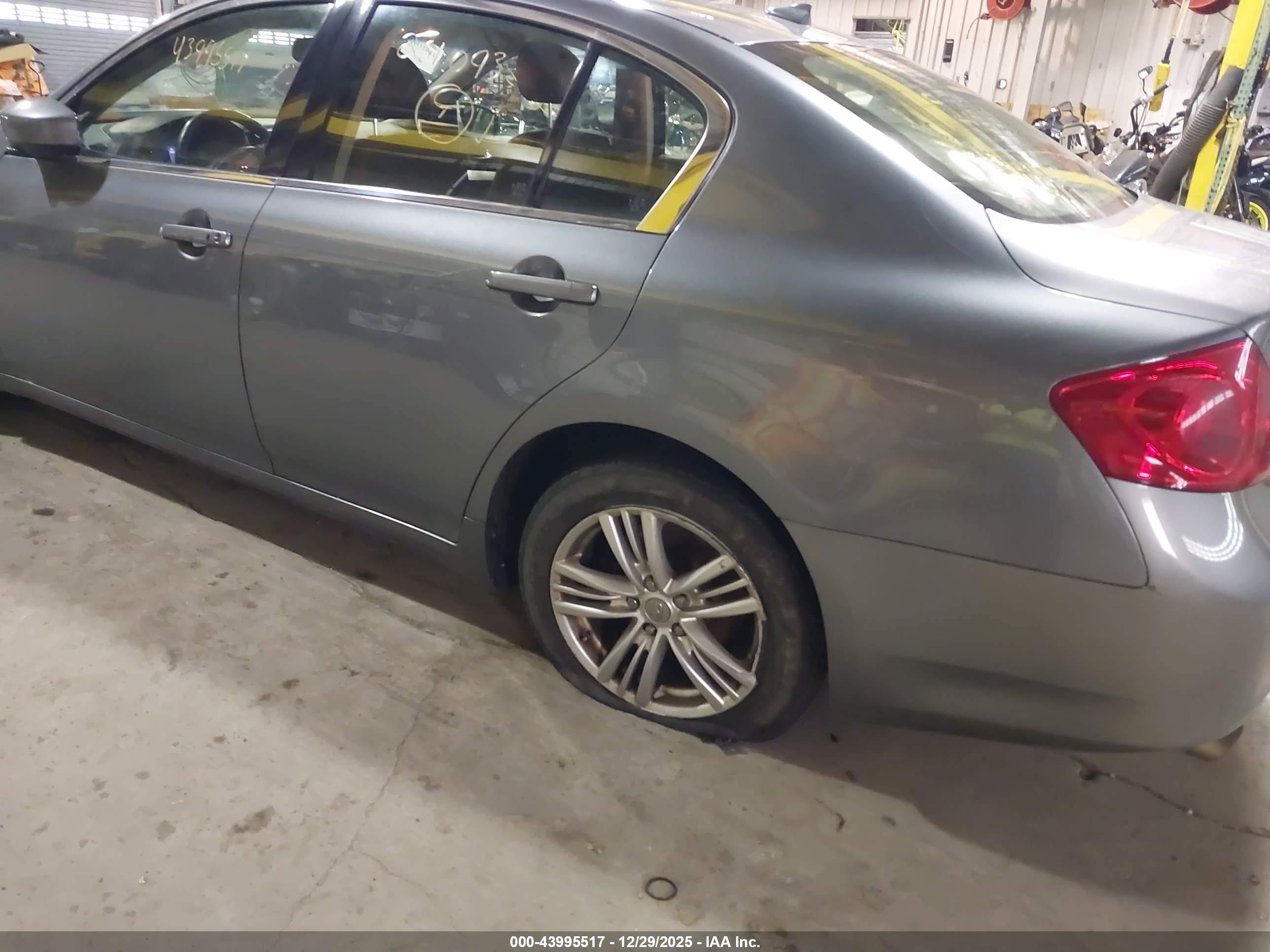 INFINITI Q40 image 6