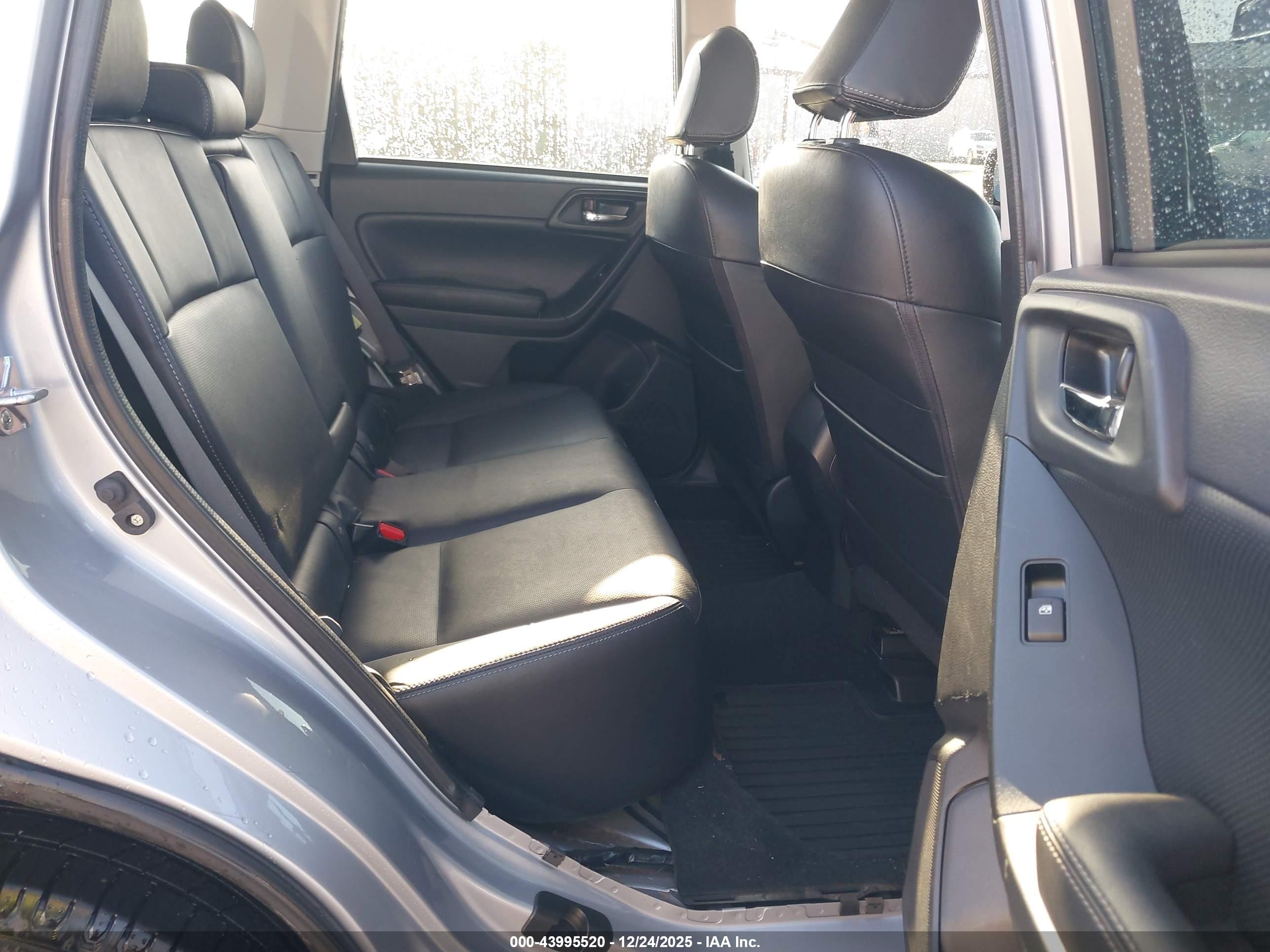 SUBARU FORESTER image 8