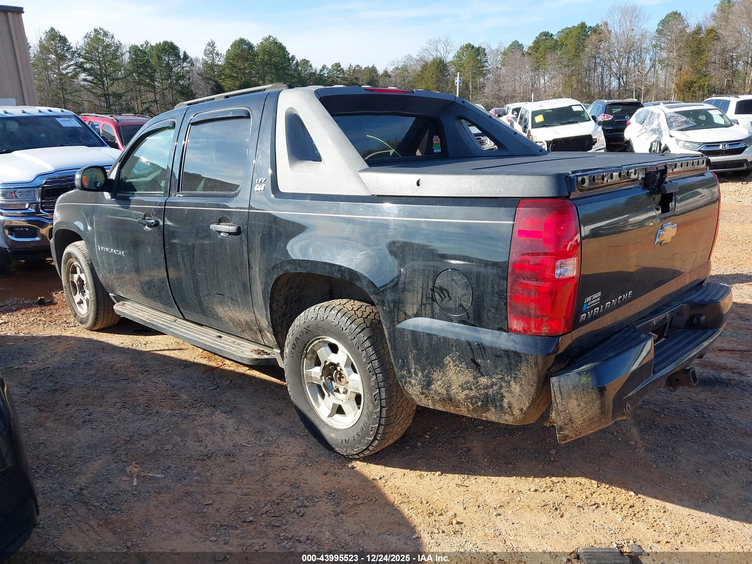 CHEVROLET AVALANCHE image 3