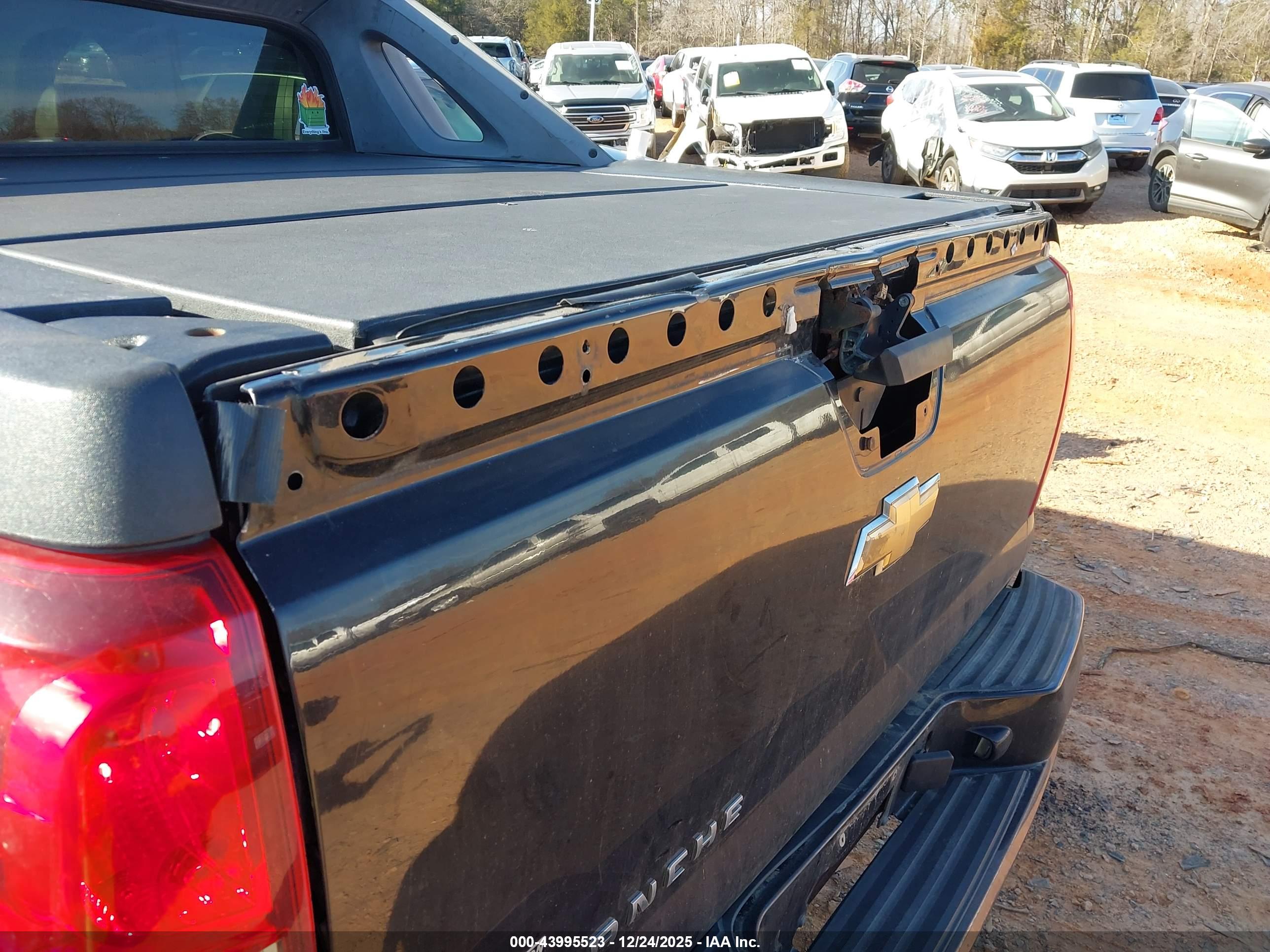 CHEVROLET AVALANCHE image 6
