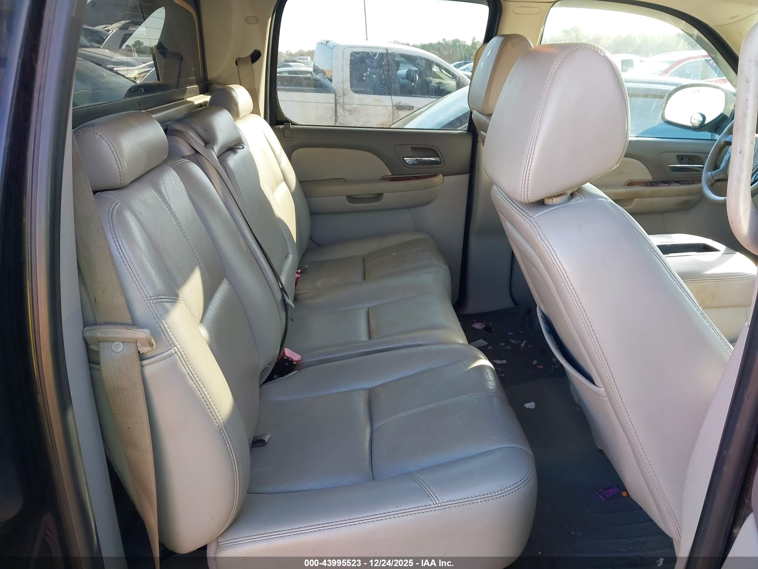 CHEVROLET AVALANCHE image 8