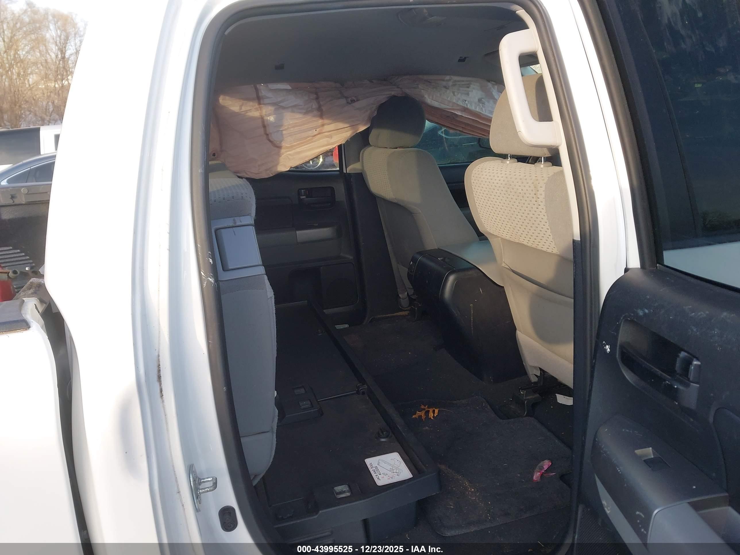 TOYOTA TUNDRA image 8