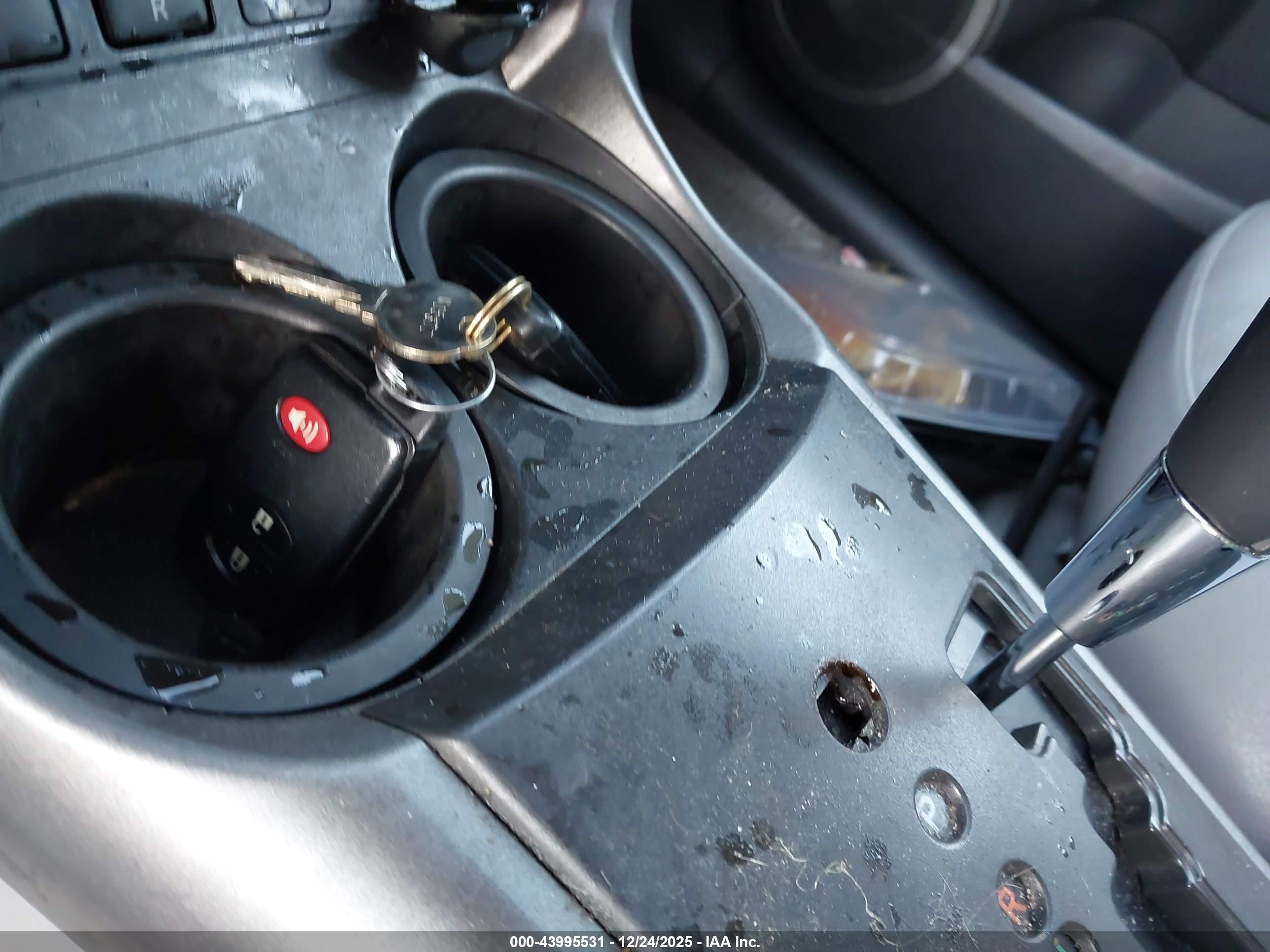 TOYOTA RAV4 image 11