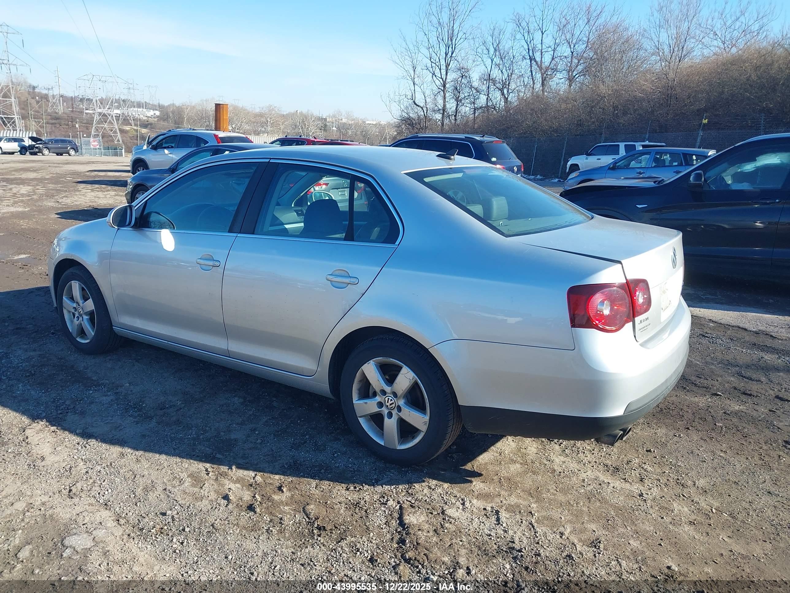 VOLKSWAGEN JETTA image 3