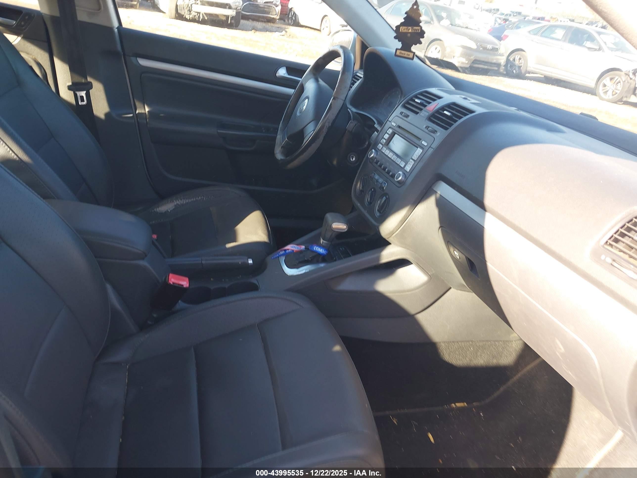 VOLKSWAGEN JETTA image 5