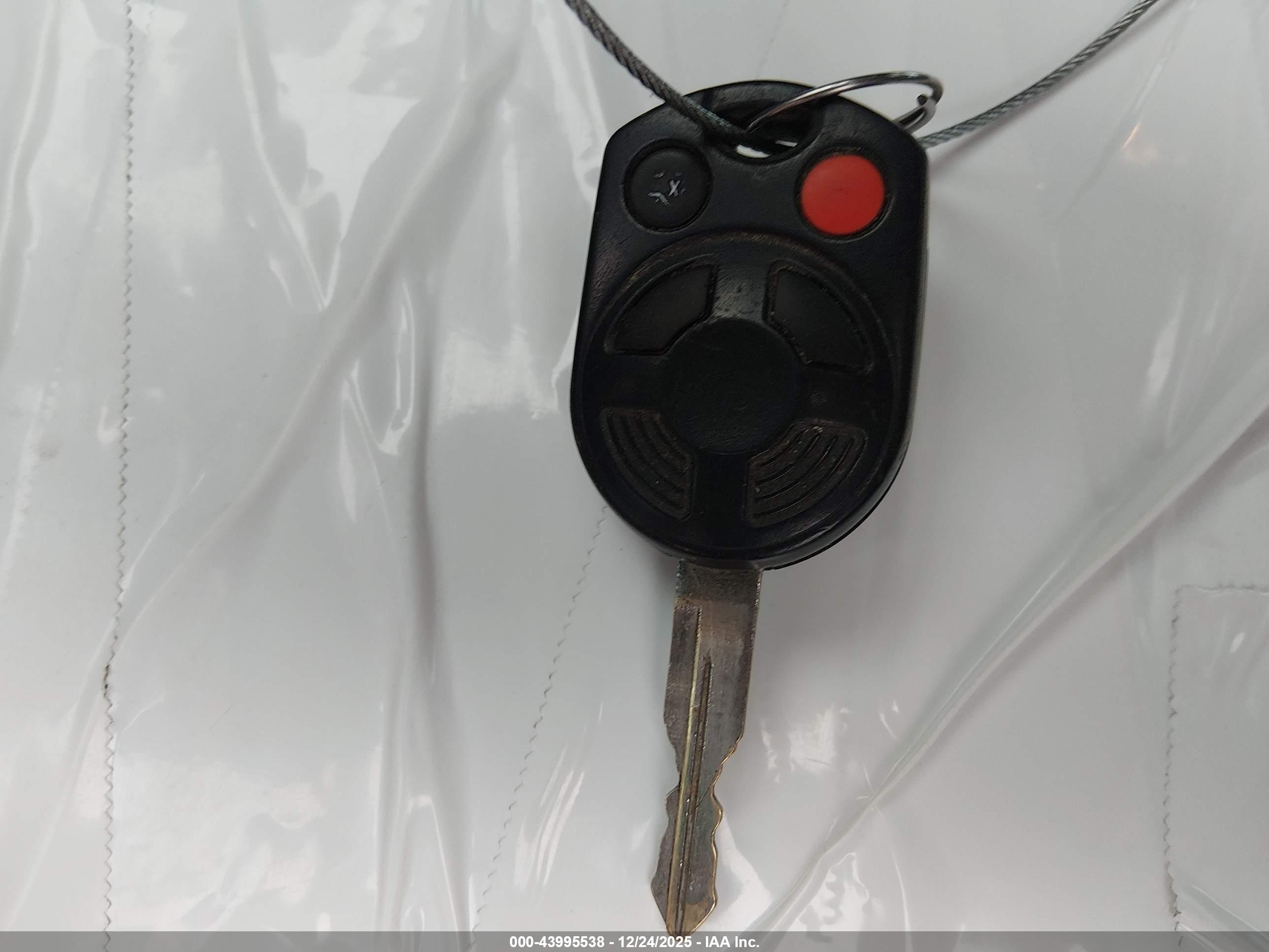 FORD FUSION image 11