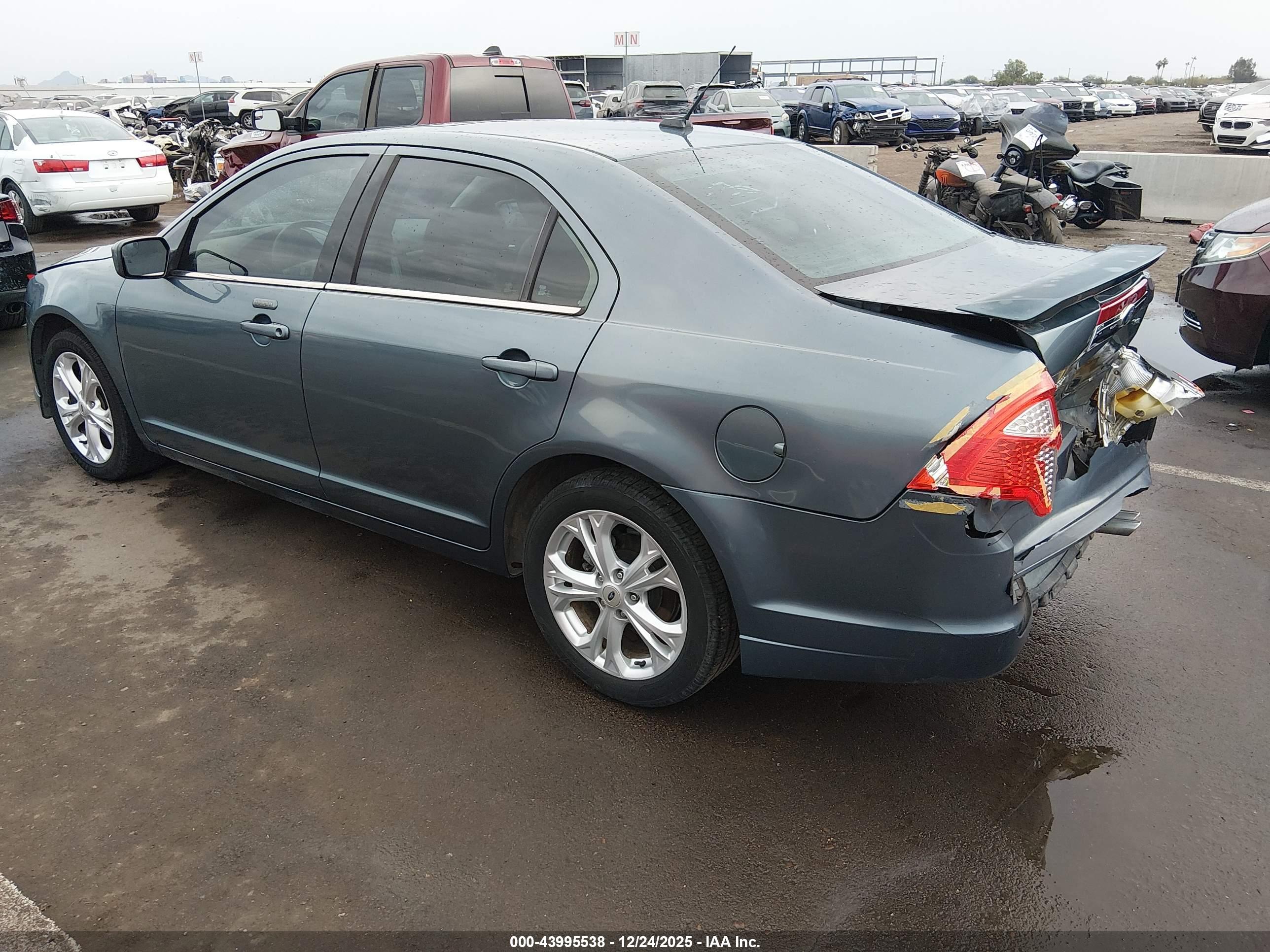 FORD FUSION image 3