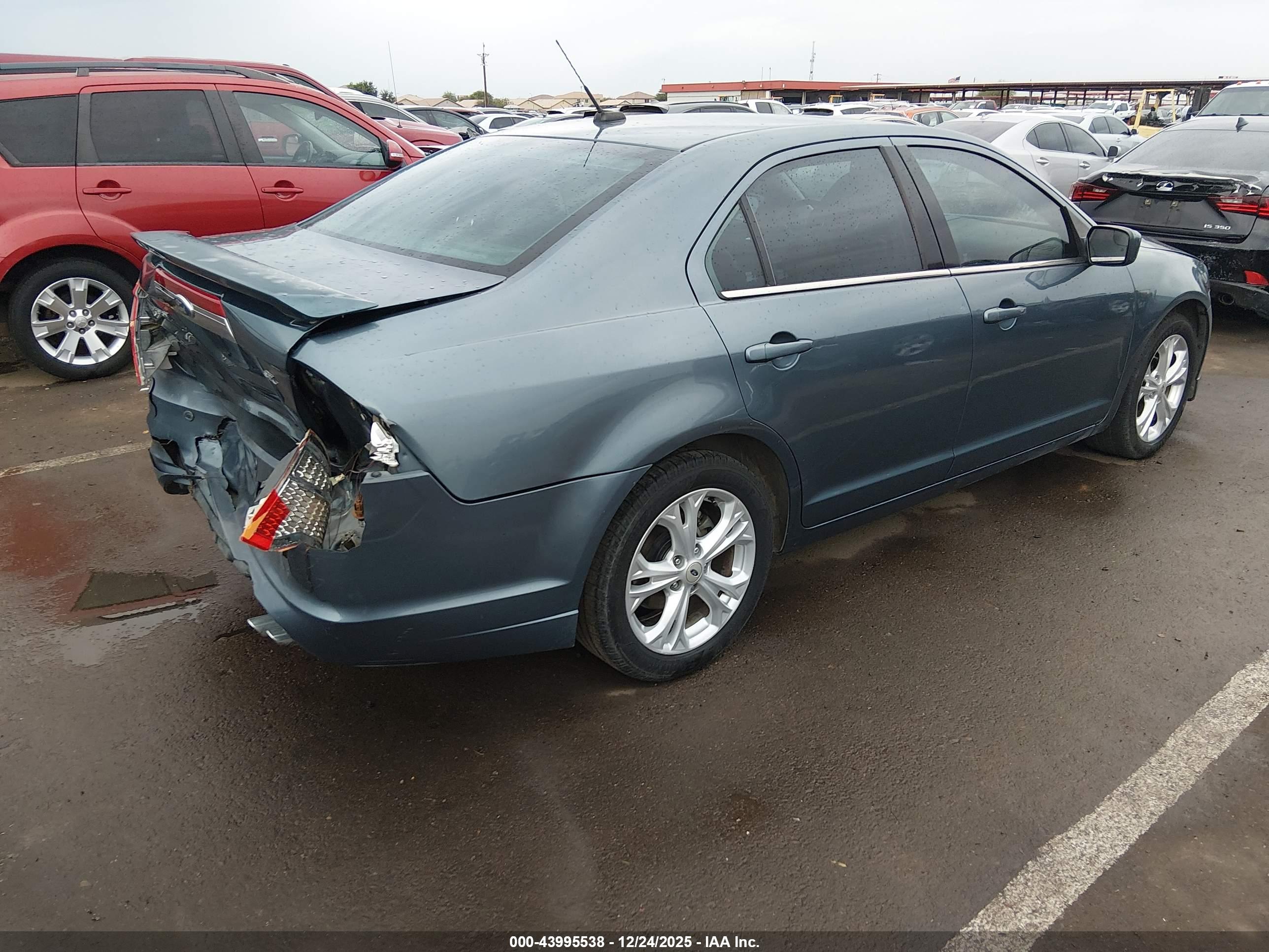 FORD FUSION image 4