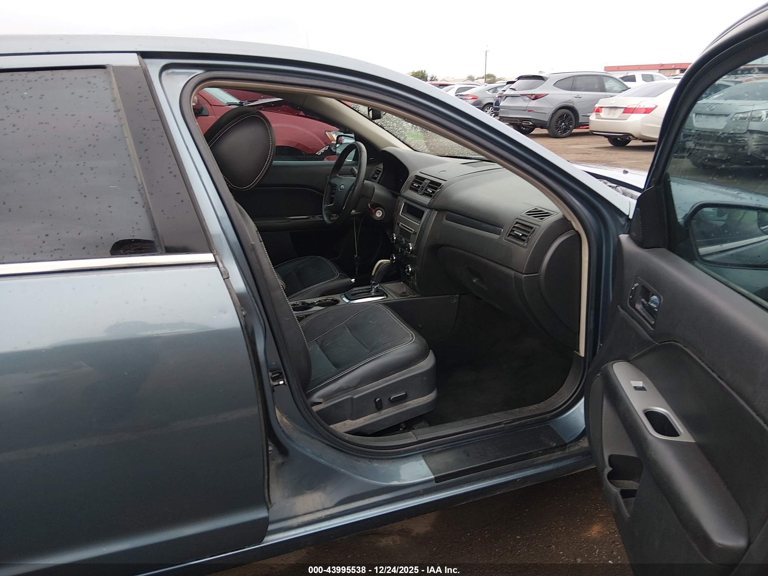 FORD FUSION image 5