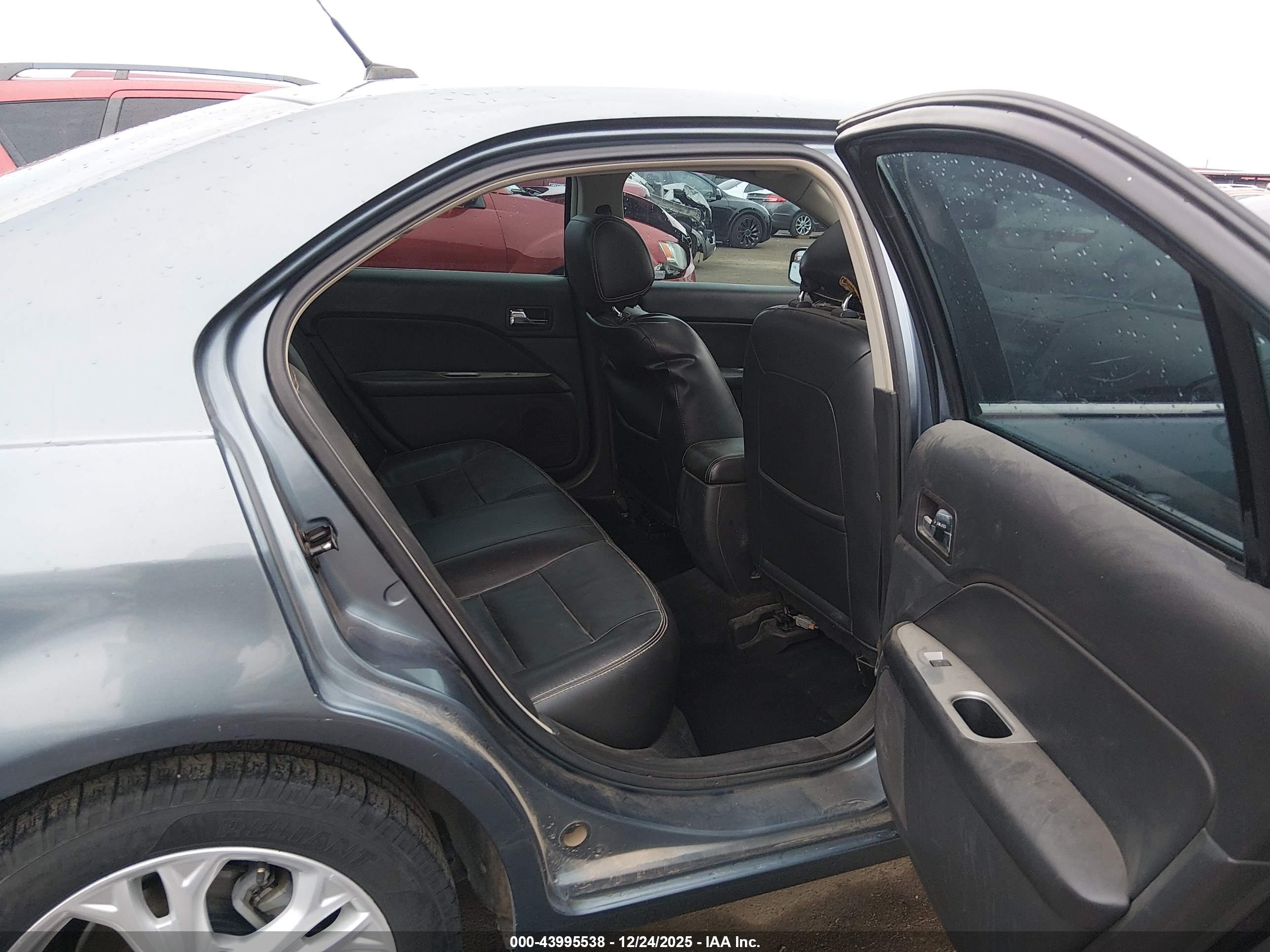FORD FUSION image 8