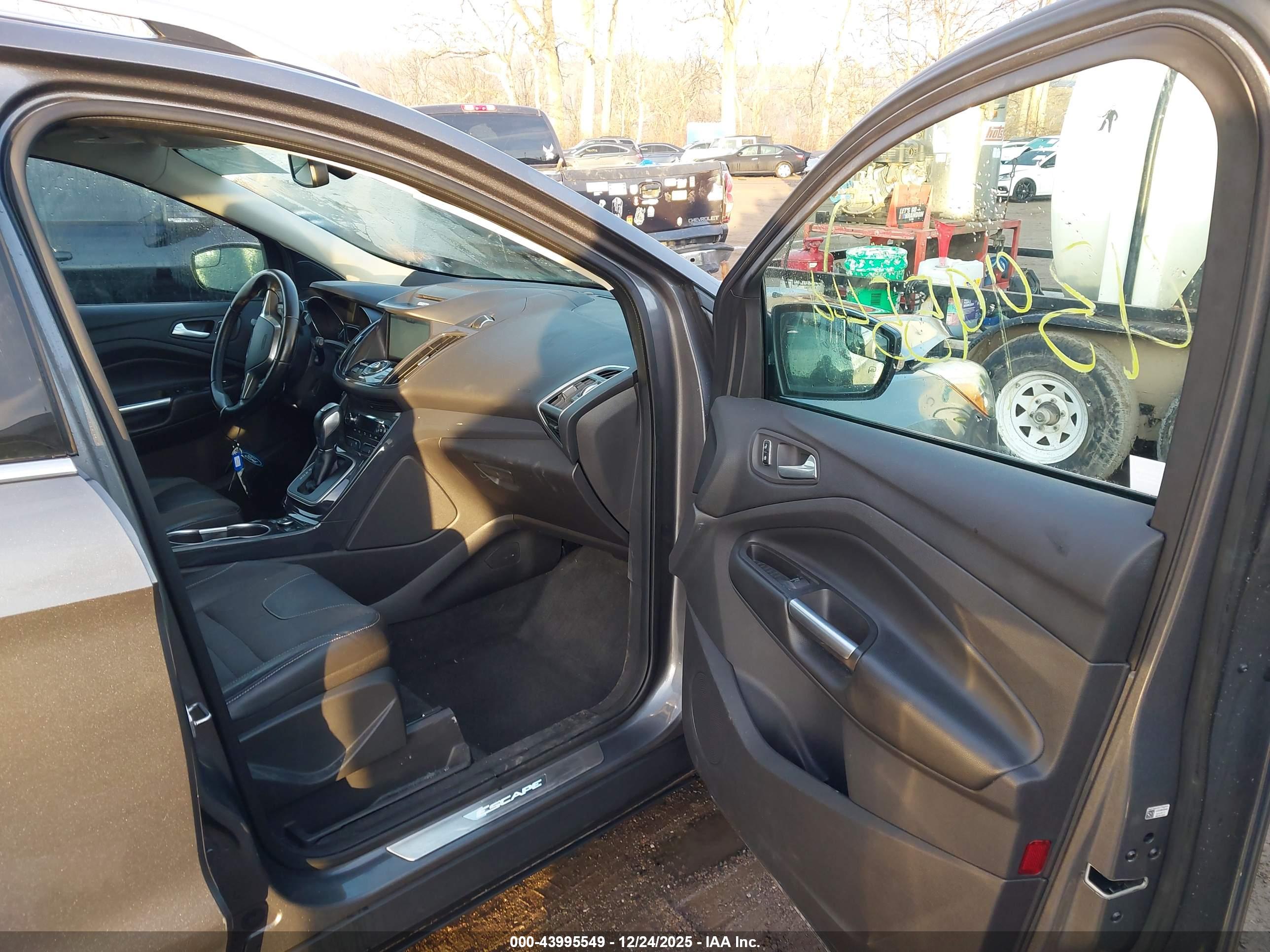 FORD ESCAPE image 5