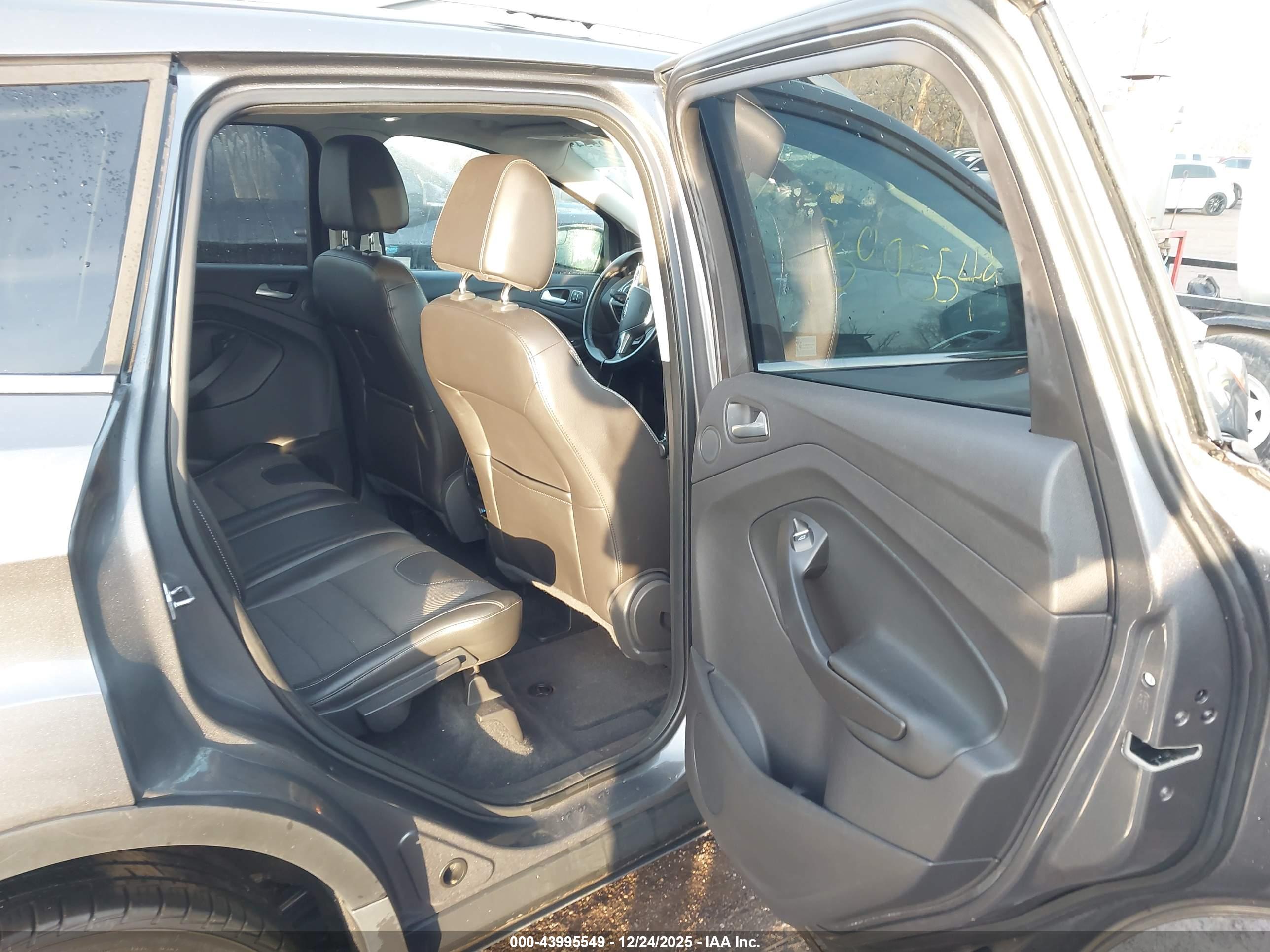 FORD ESCAPE image 8