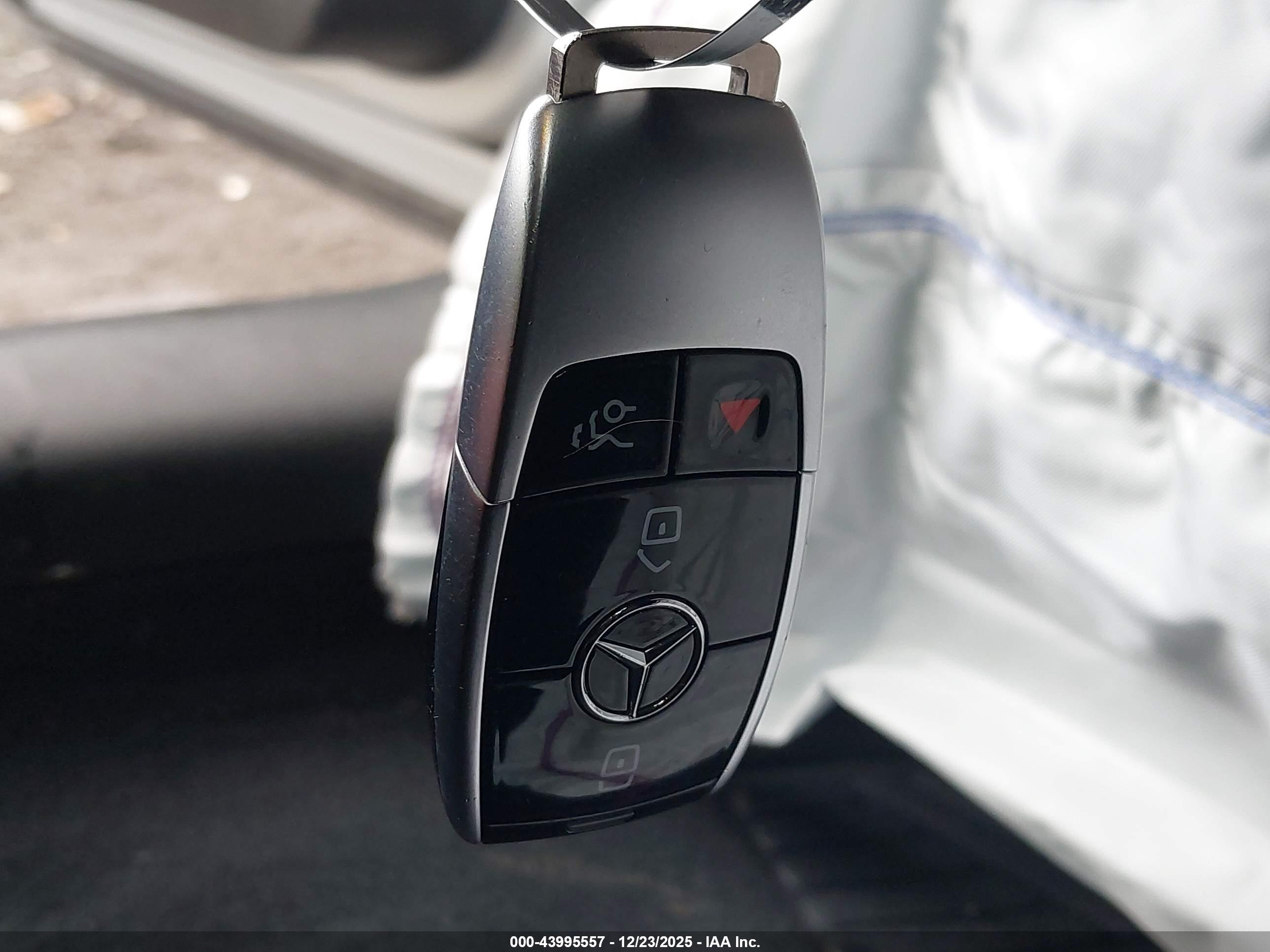 MERCEDES-BENZ E image 11