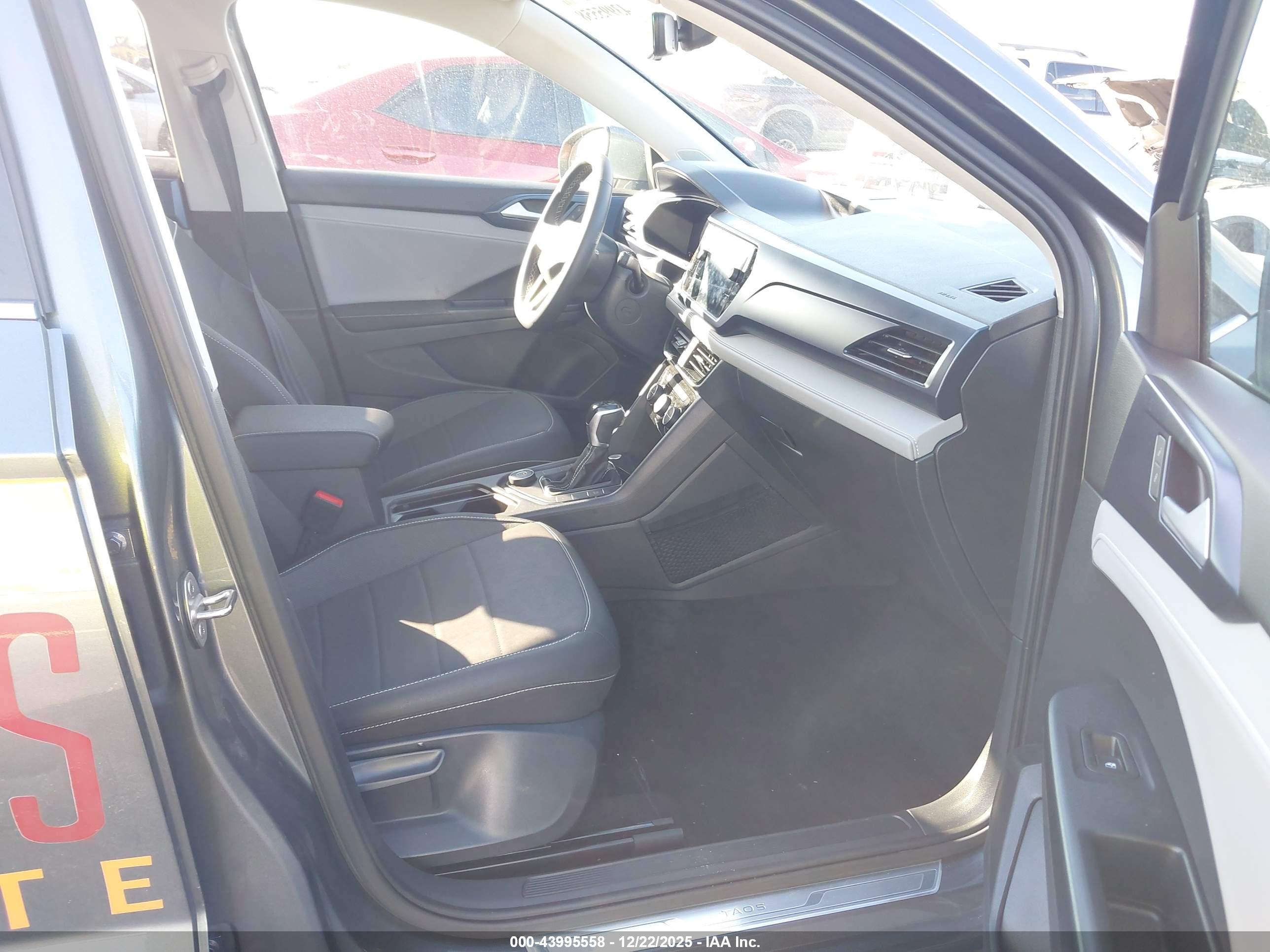 VOLKSWAGEN TAOS image 5