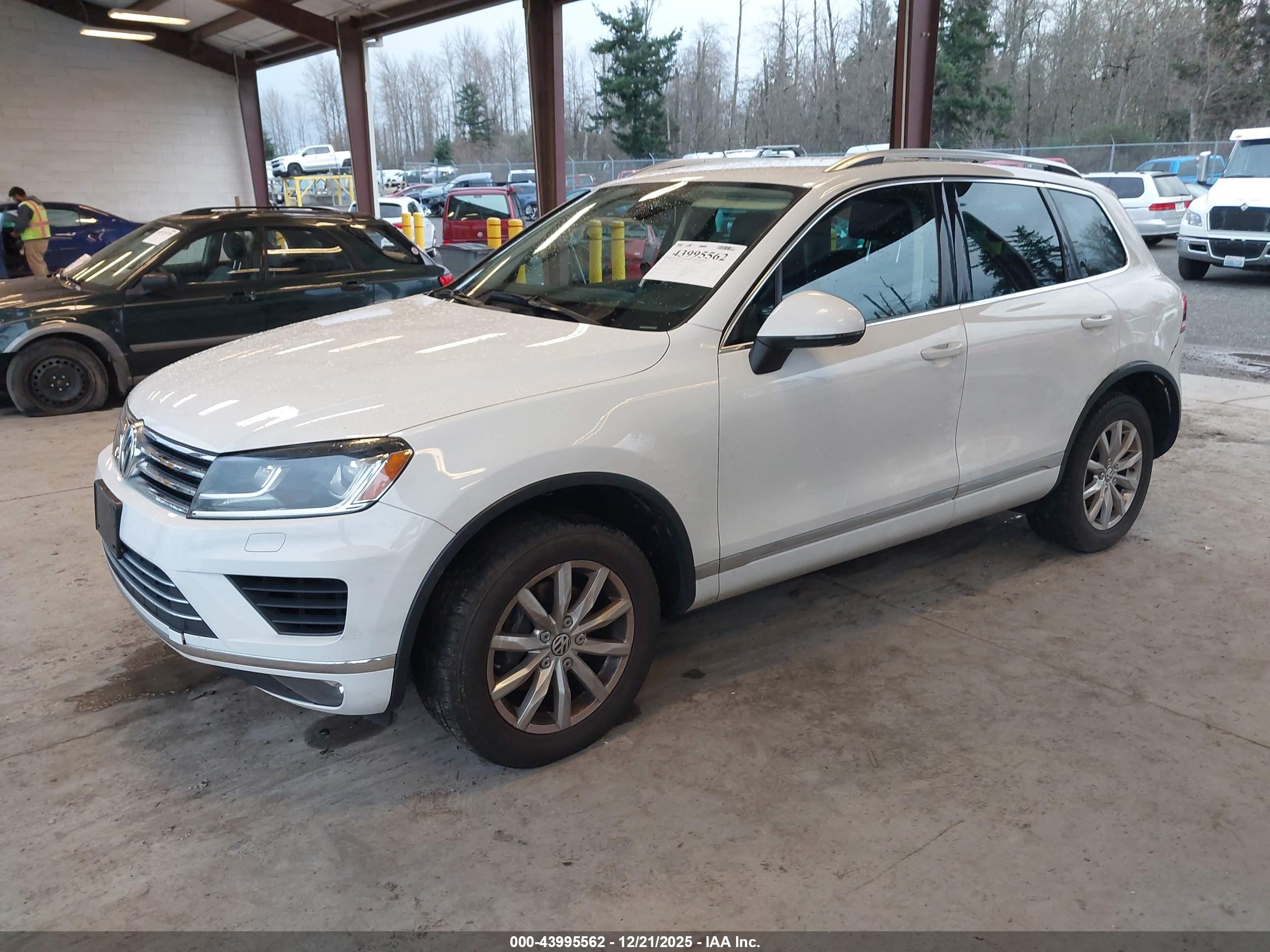 VOLKSWAGEN TOUAREG image 2