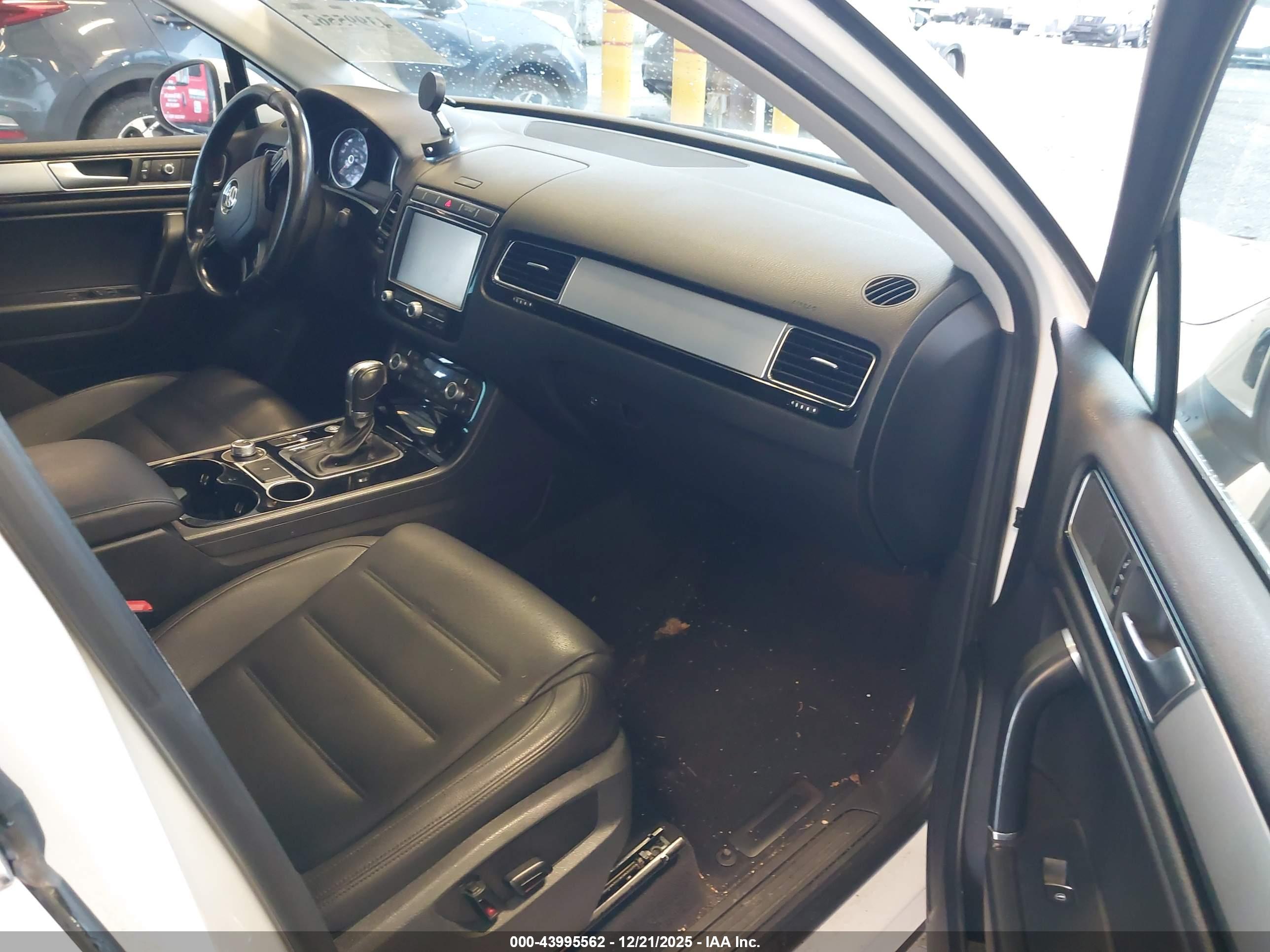 VOLKSWAGEN TOUAREG image 5
