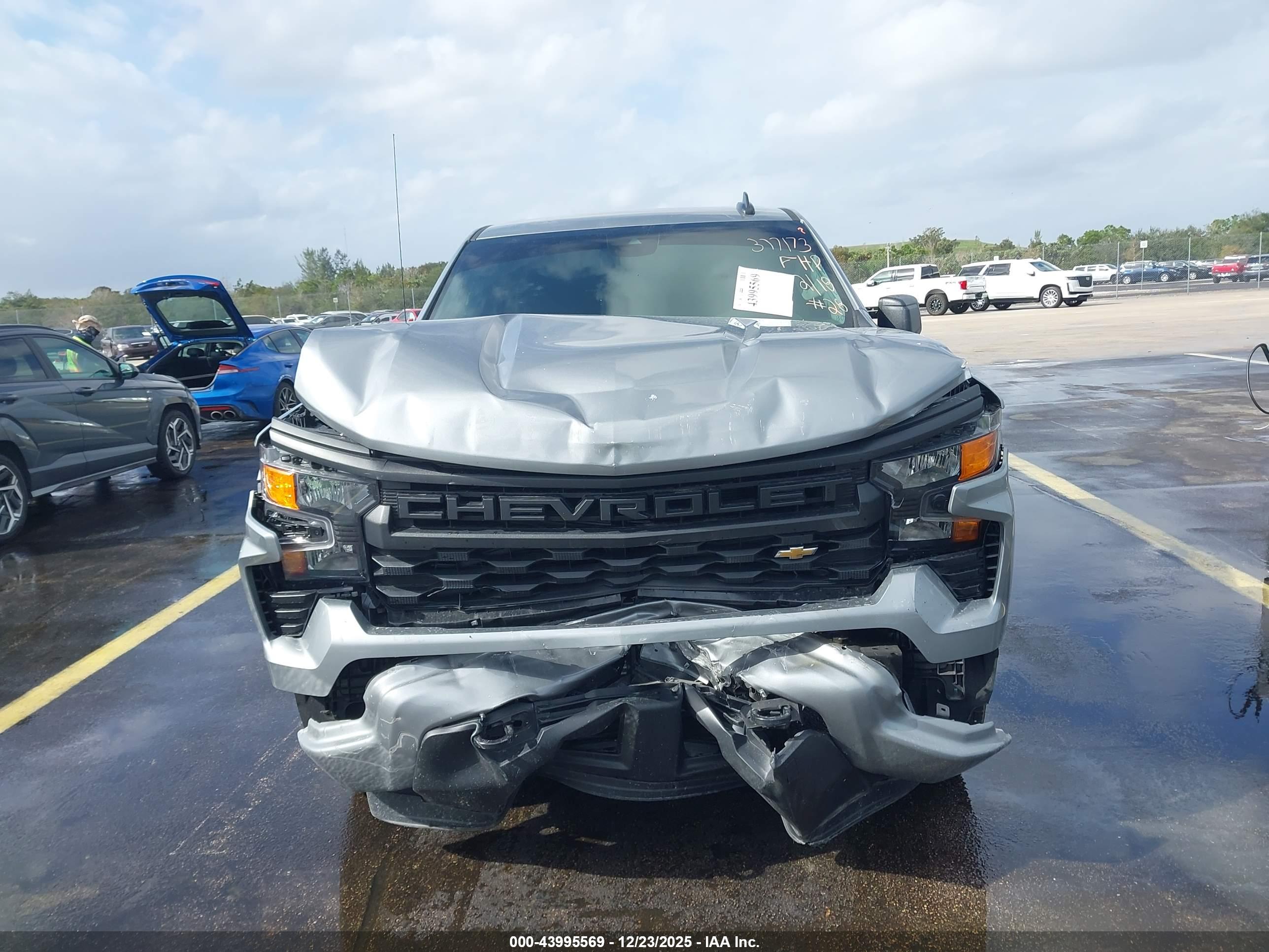 CHEVROLET SILVERADO image 6