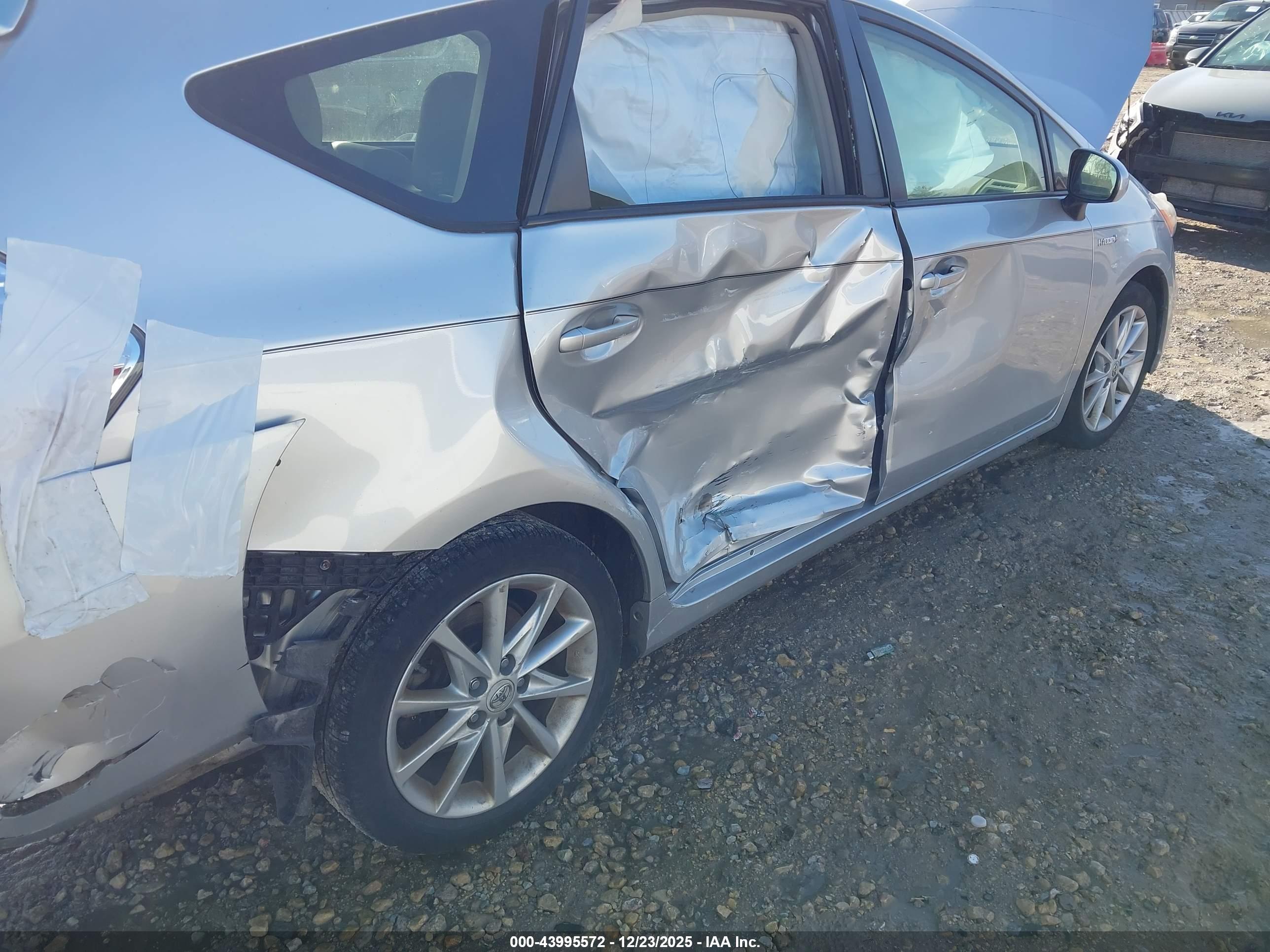 TOYOTA PRIUS image 6
