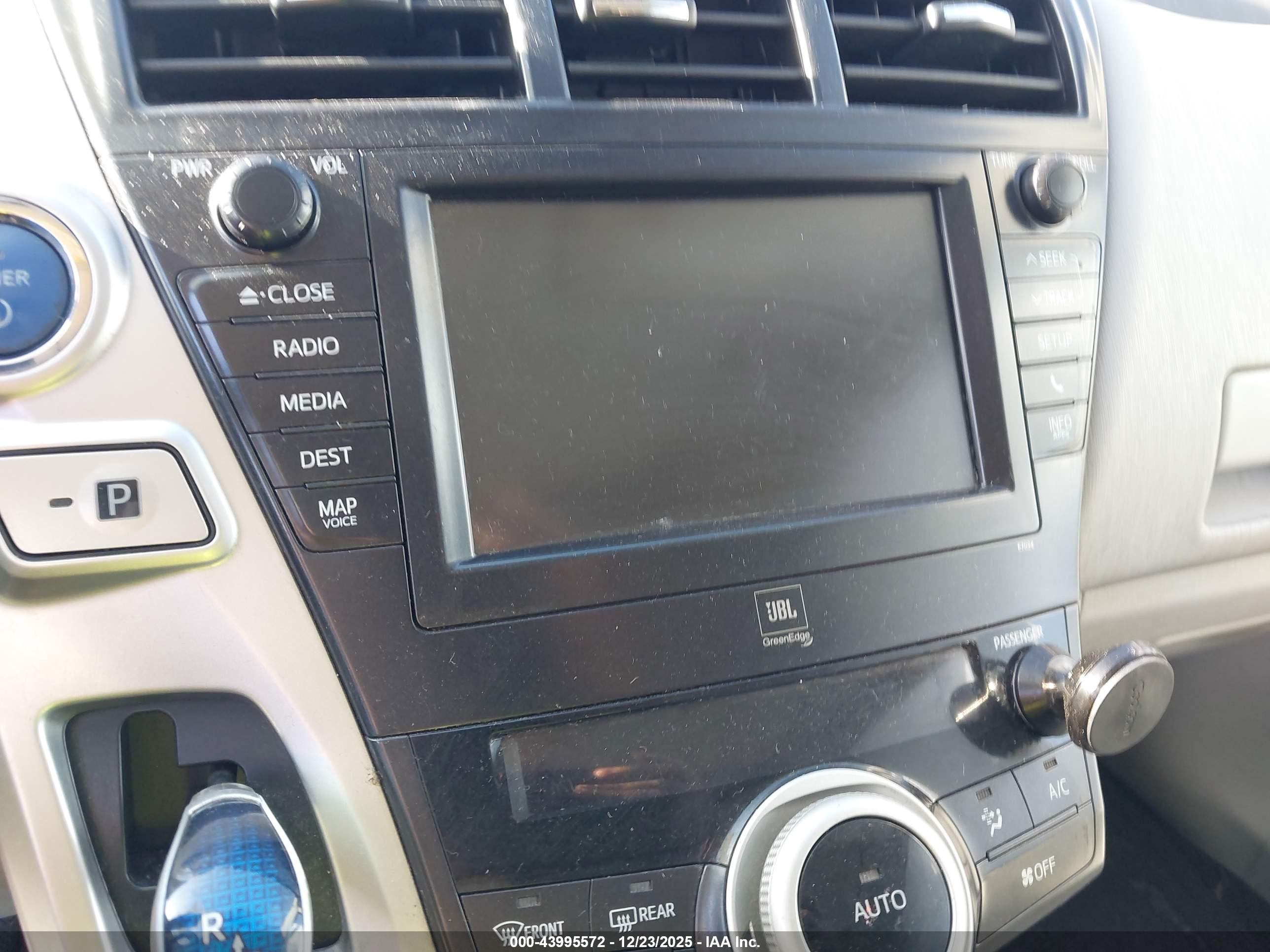 TOYOTA PRIUS image 7