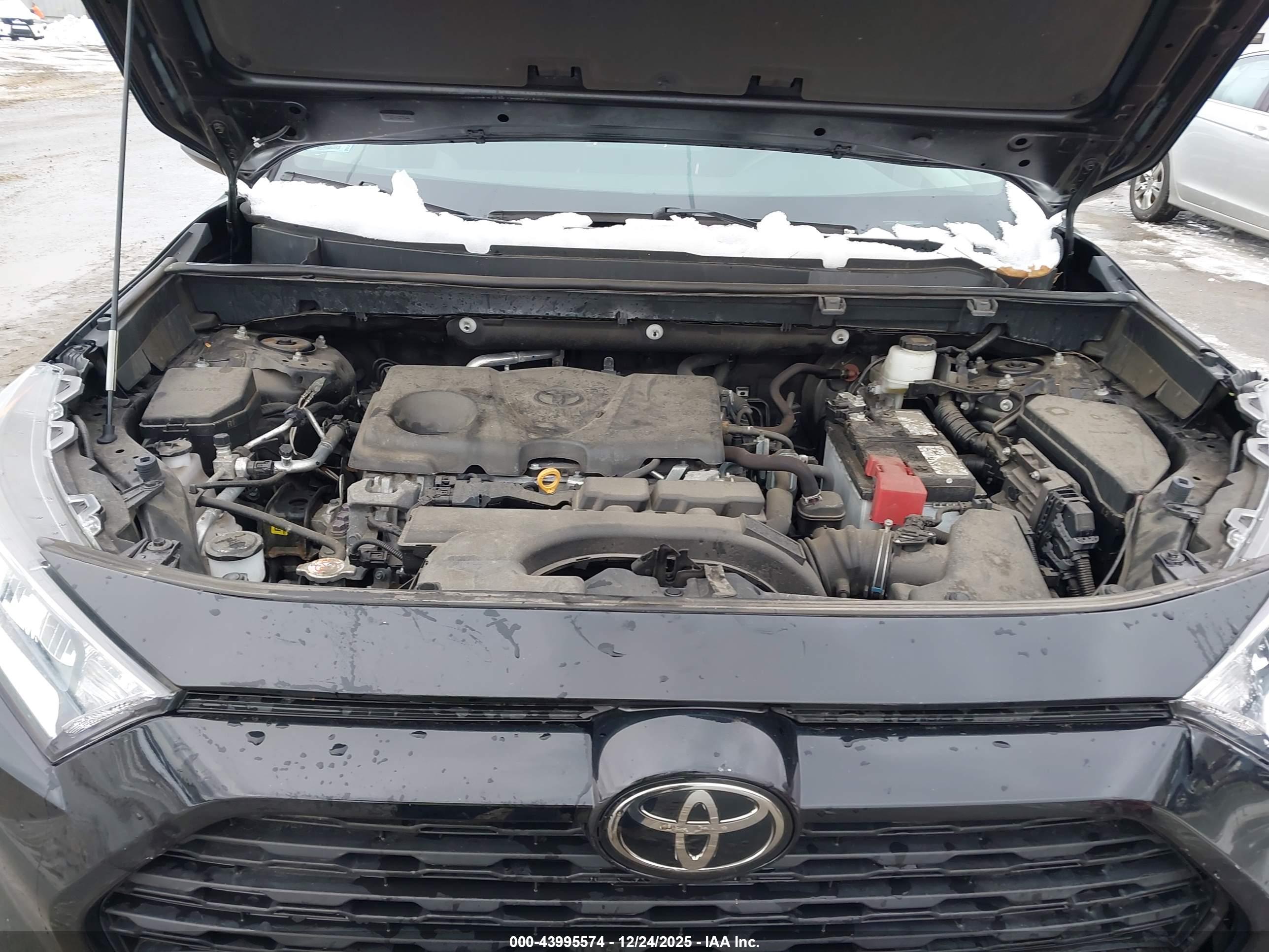 TOYOTA RAV4 image 10
