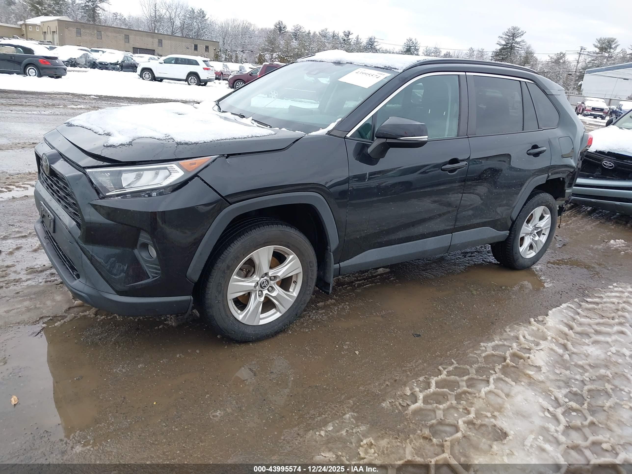 TOYOTA RAV4 image 2