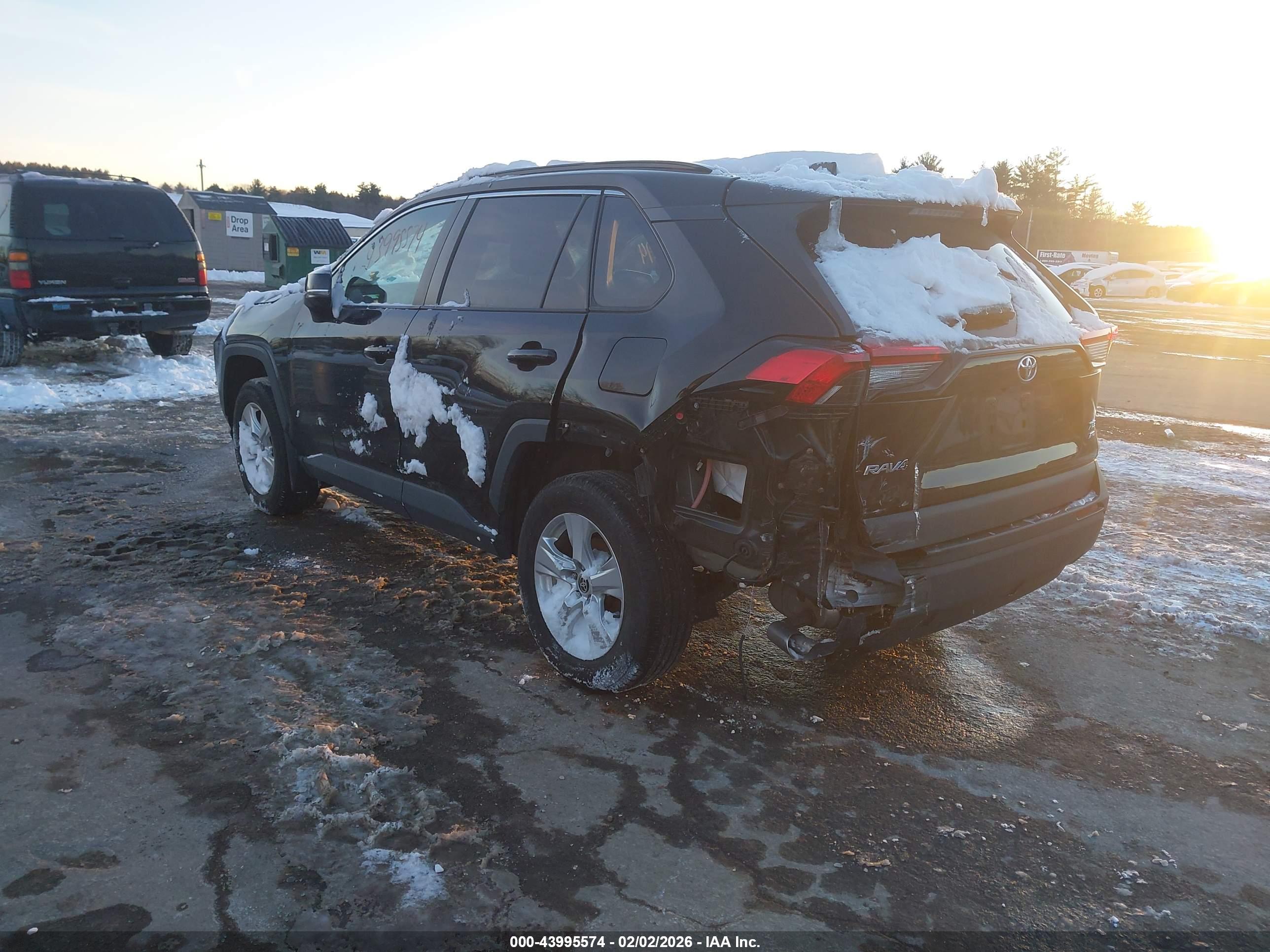 TOYOTA RAV4 image 3