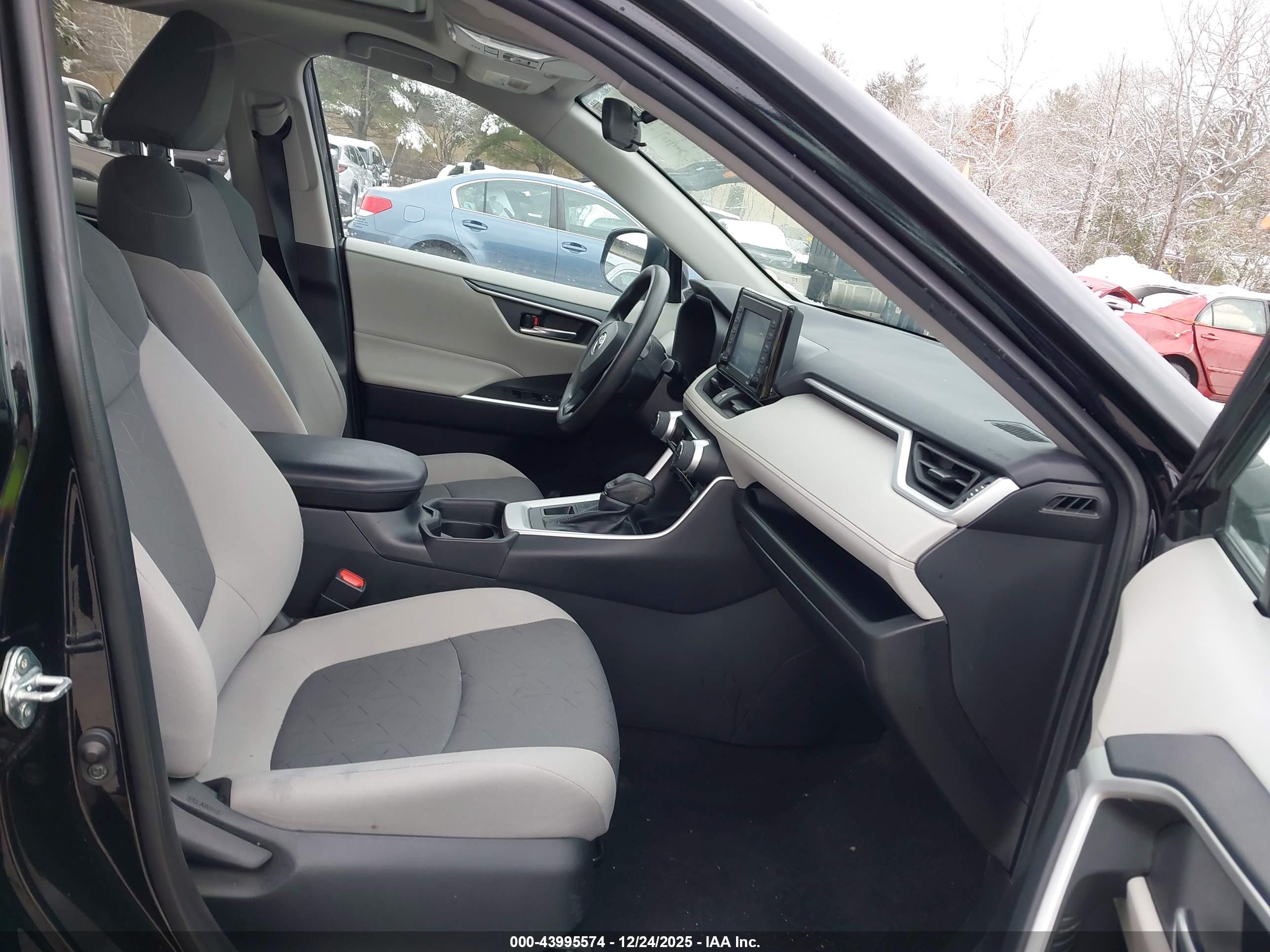 TOYOTA RAV4 image 5