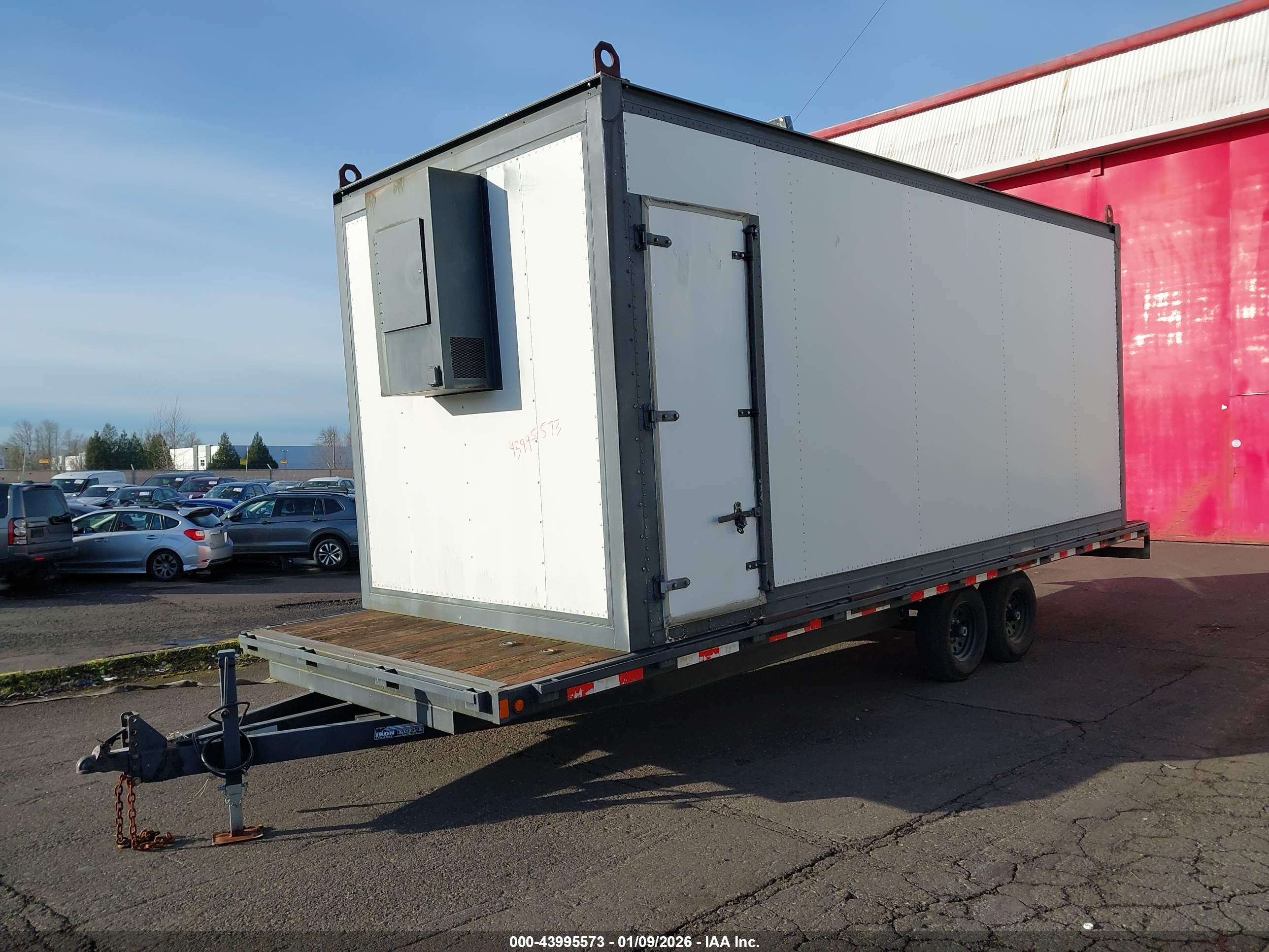 TRAILER 24 image 2
