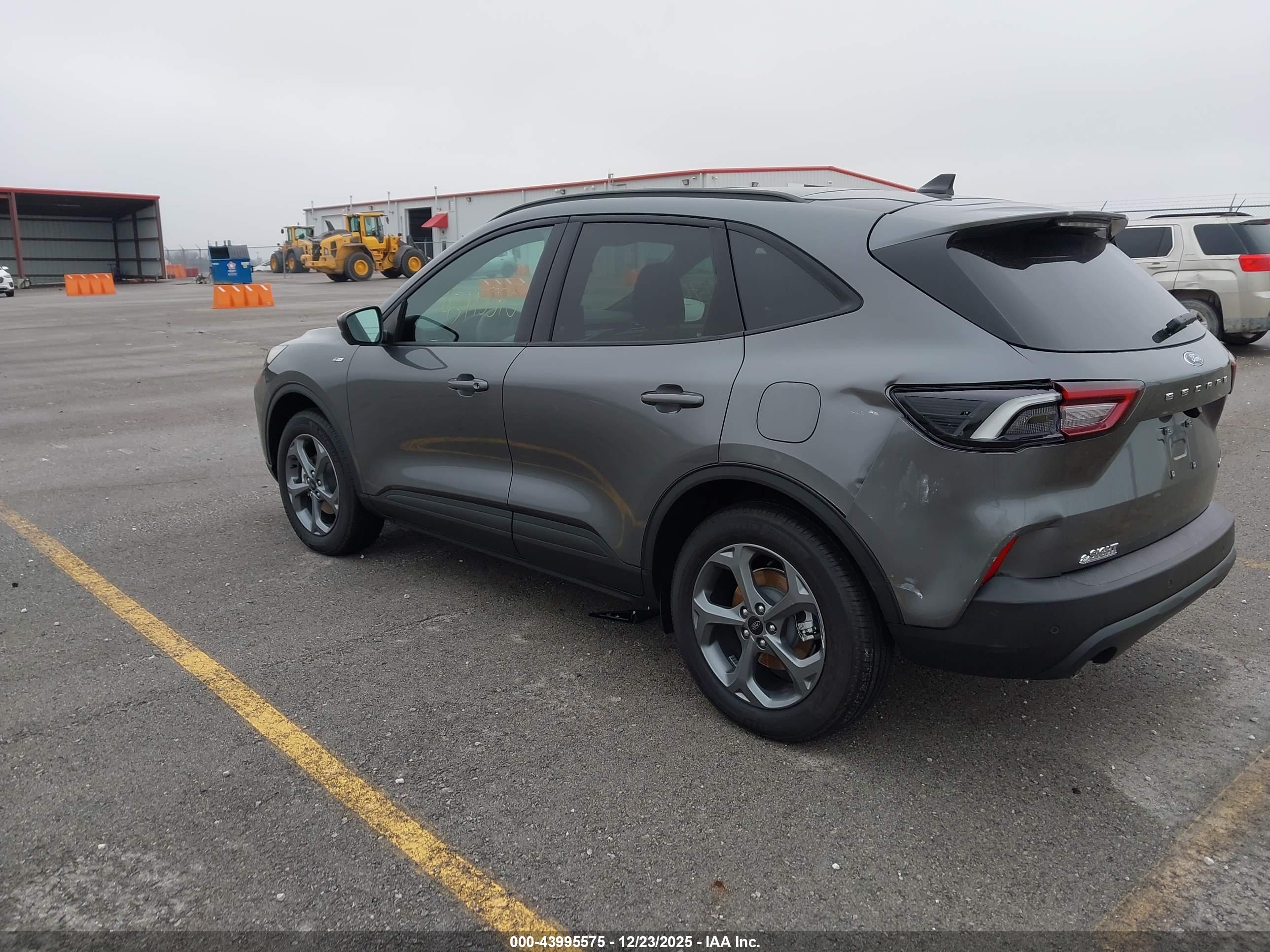 FORD ESCAPE image 3