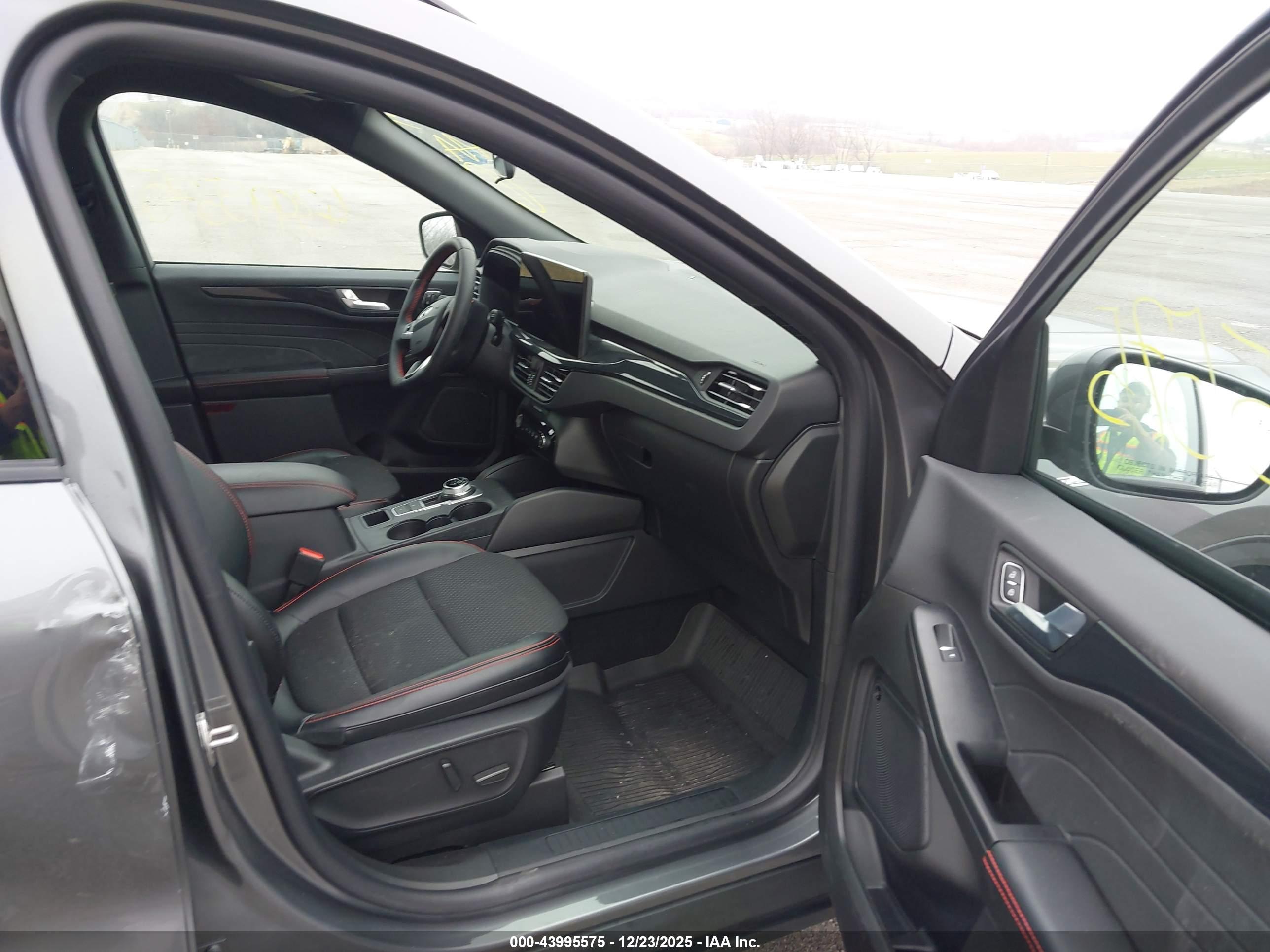 FORD ESCAPE image 5