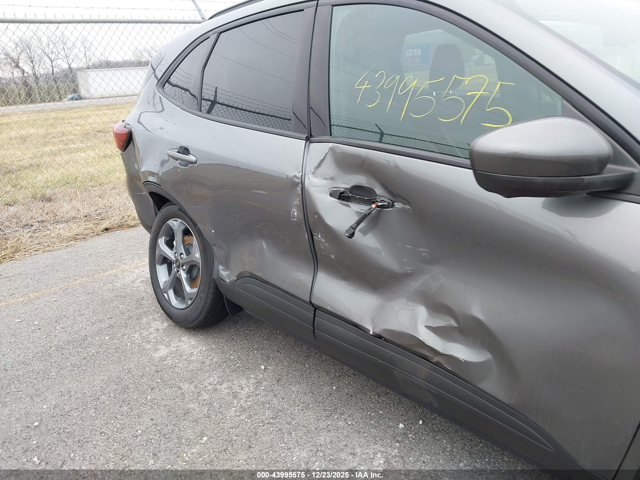 FORD ESCAPE image 6