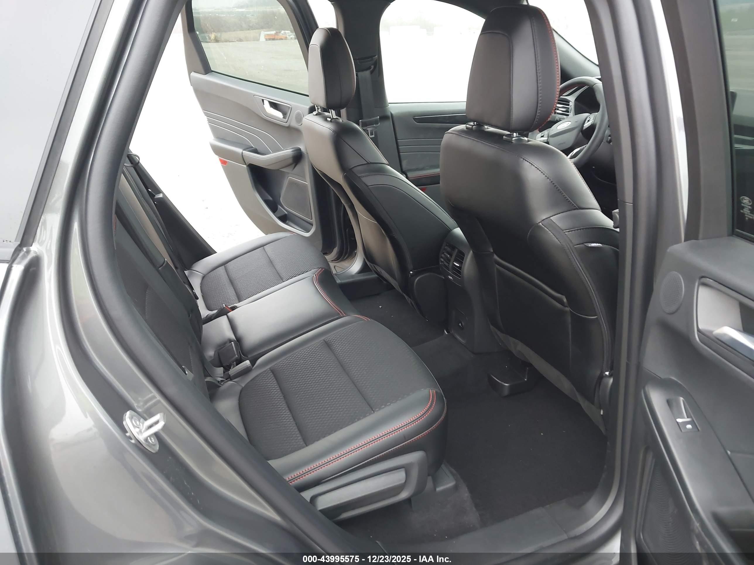 FORD ESCAPE image 8
