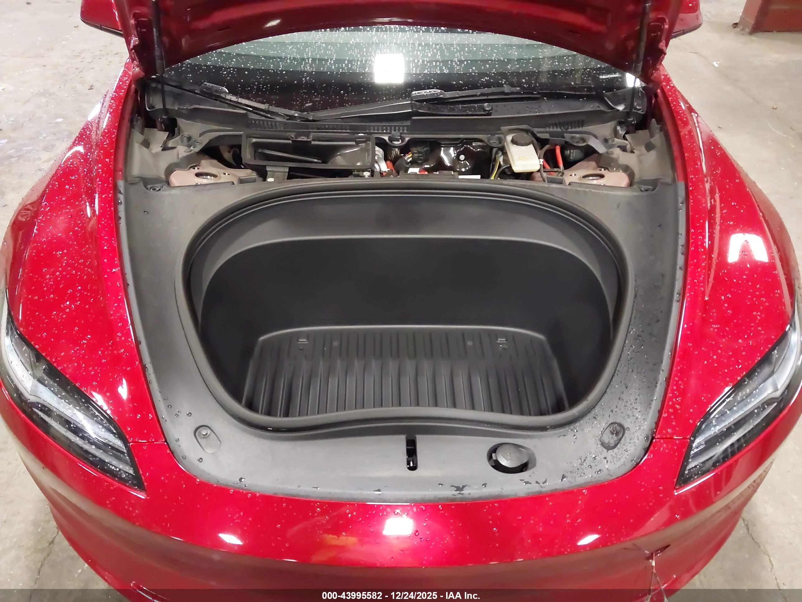 TESLA MODEL image 10