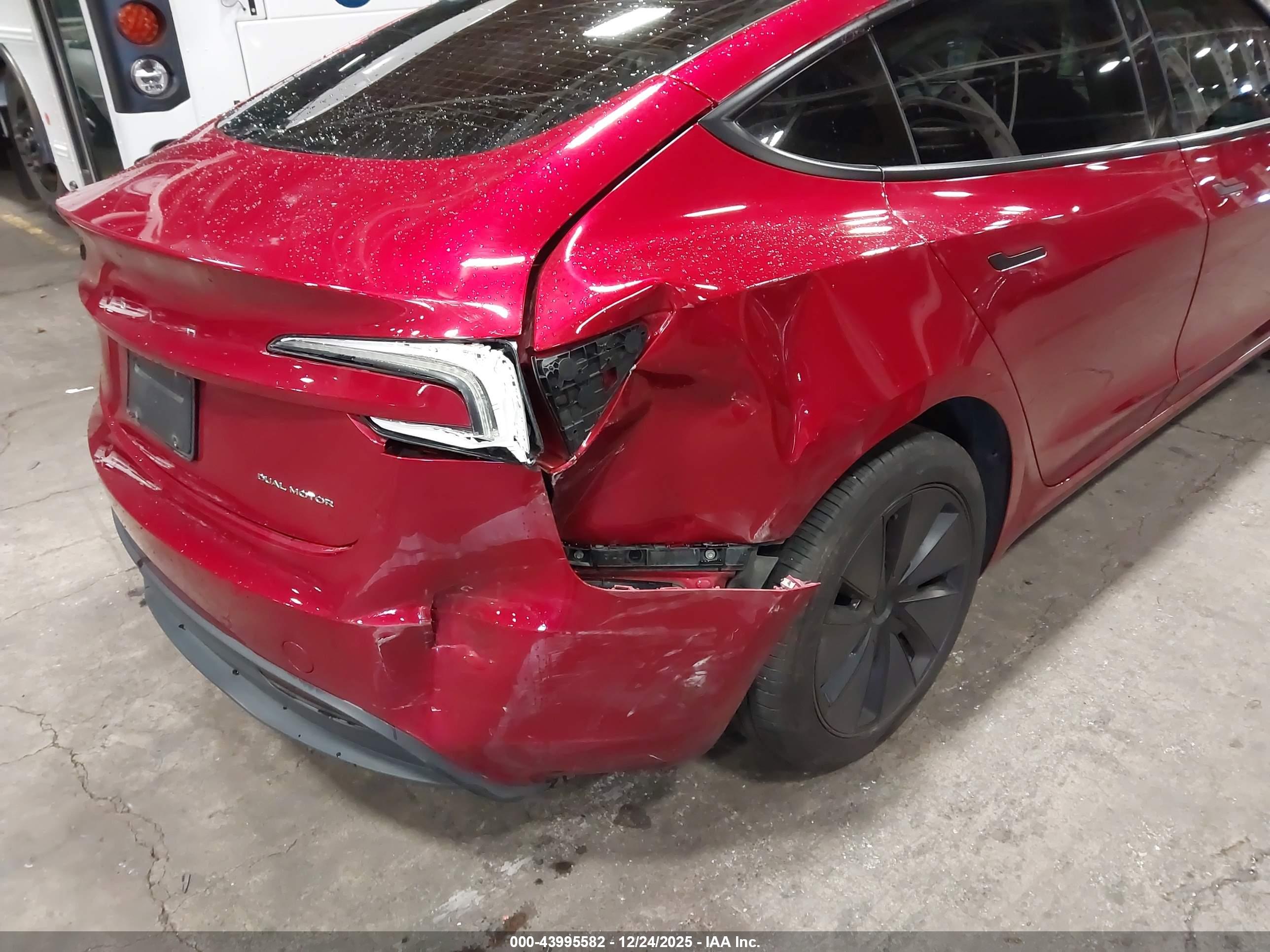 TESLA MODEL image 6