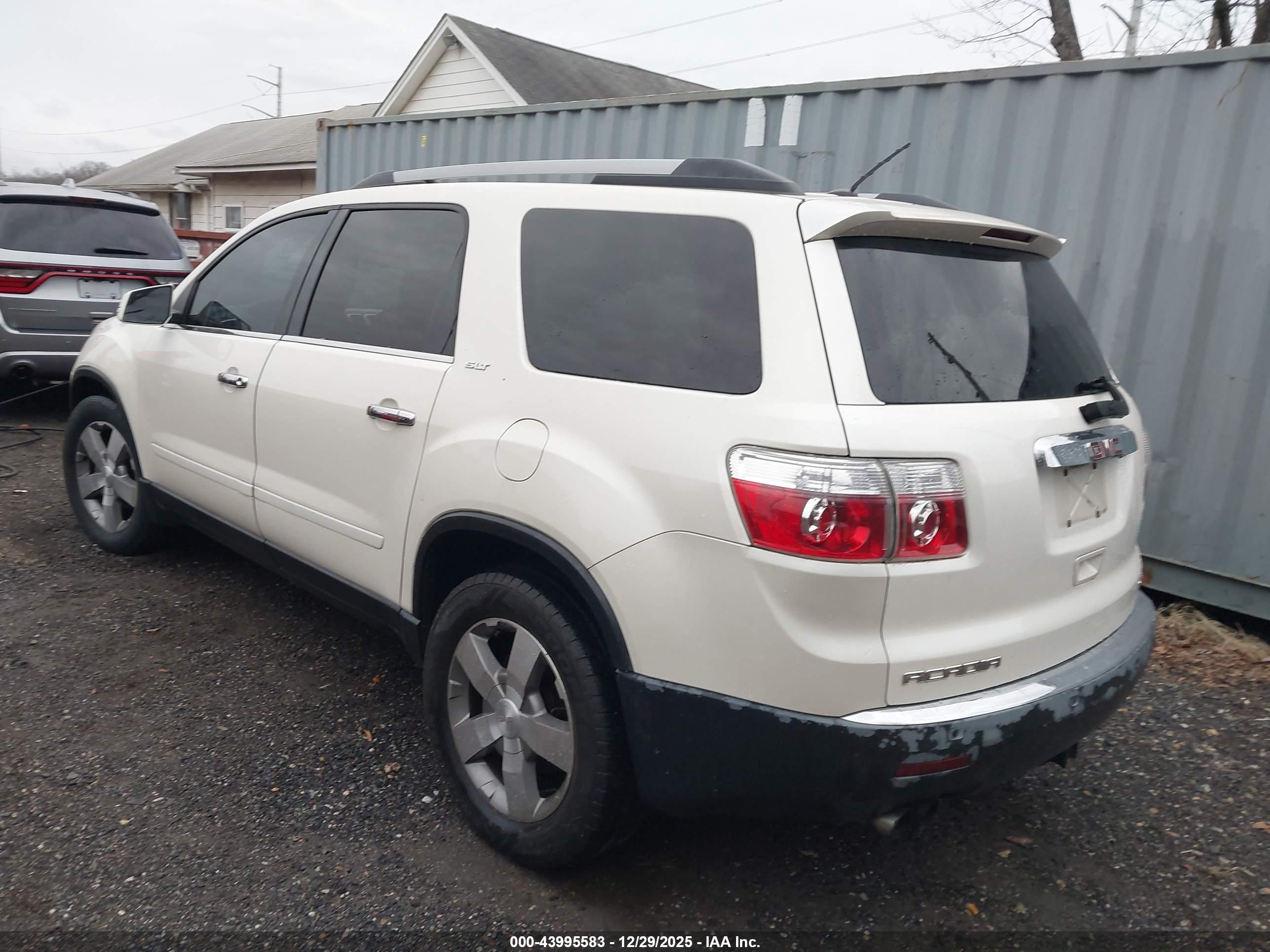 GMC ACADIA image 3