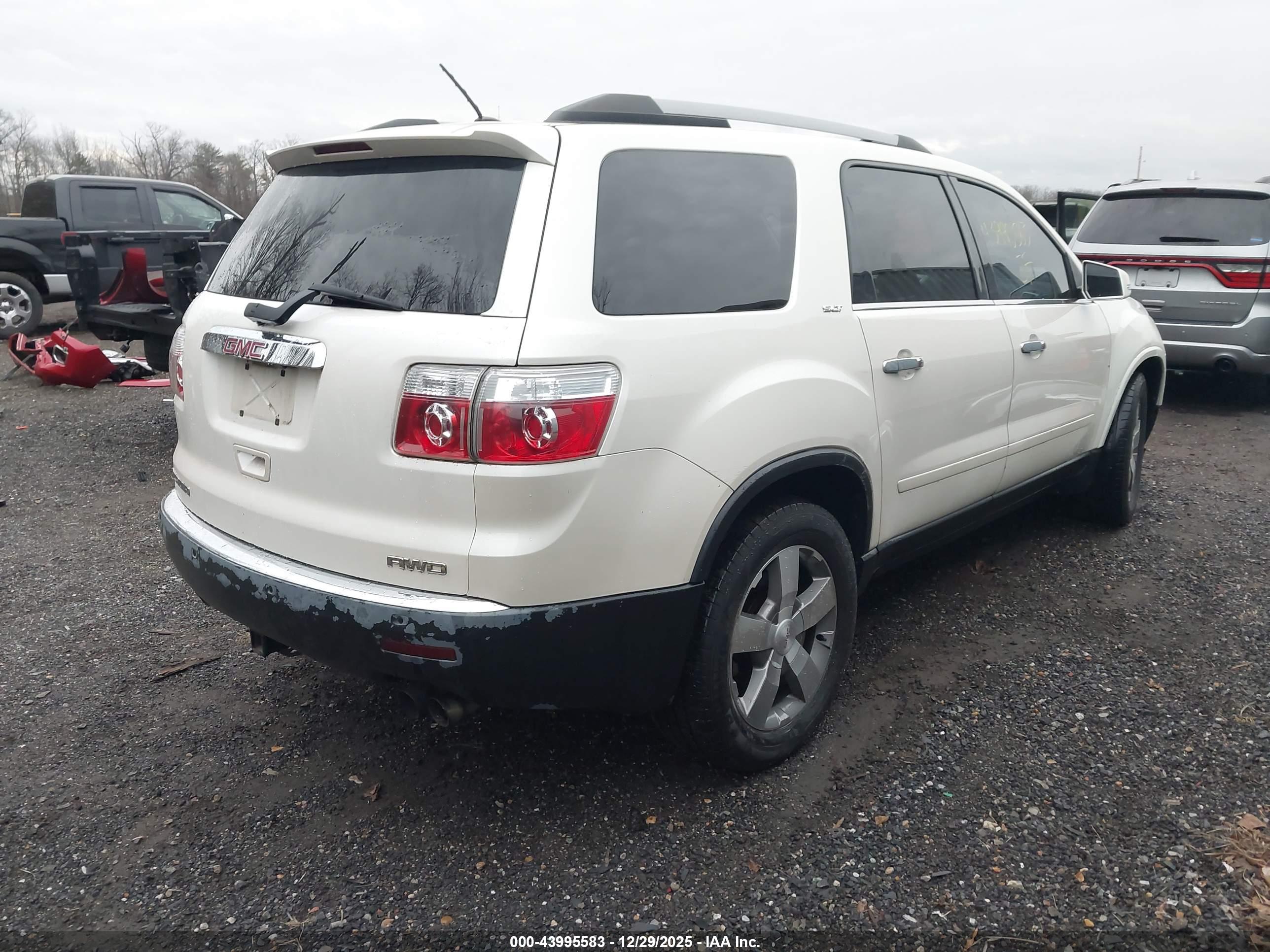GMC ACADIA image 4
