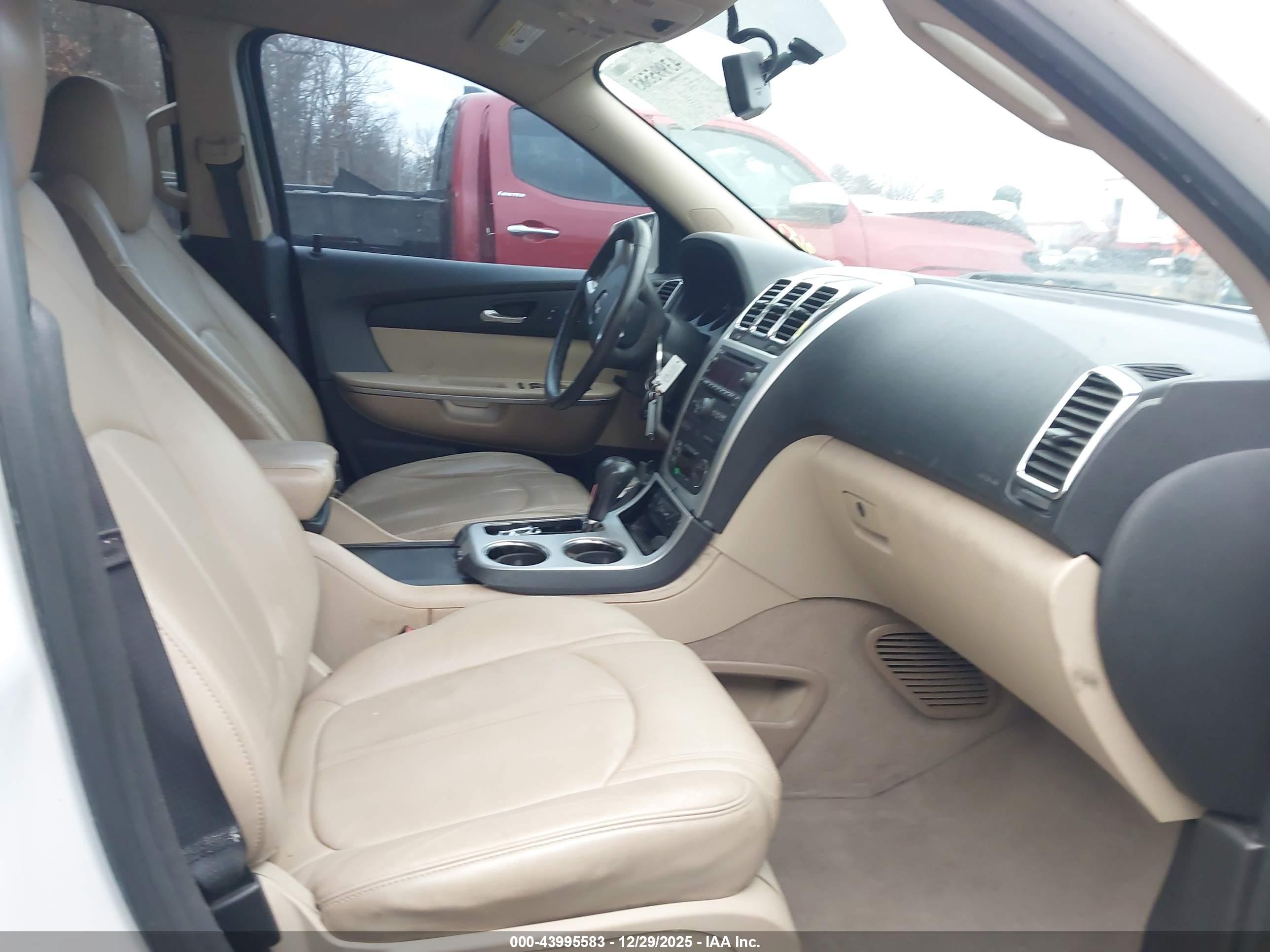 GMC ACADIA image 5