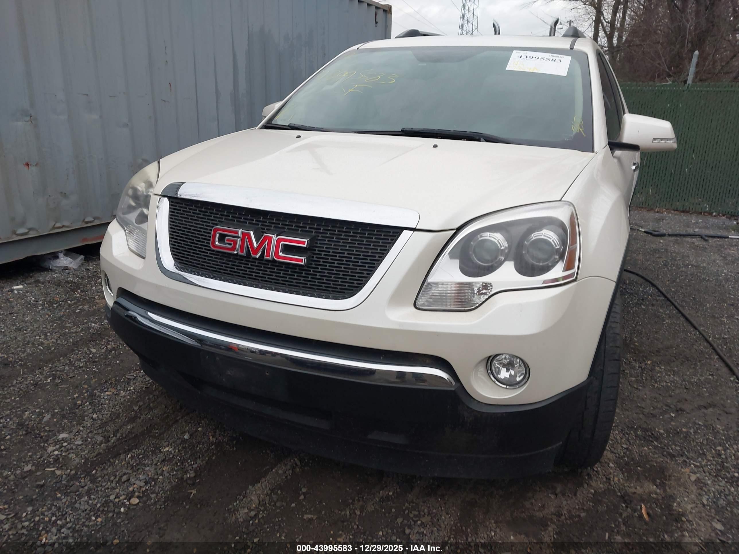 GMC ACADIA image 6