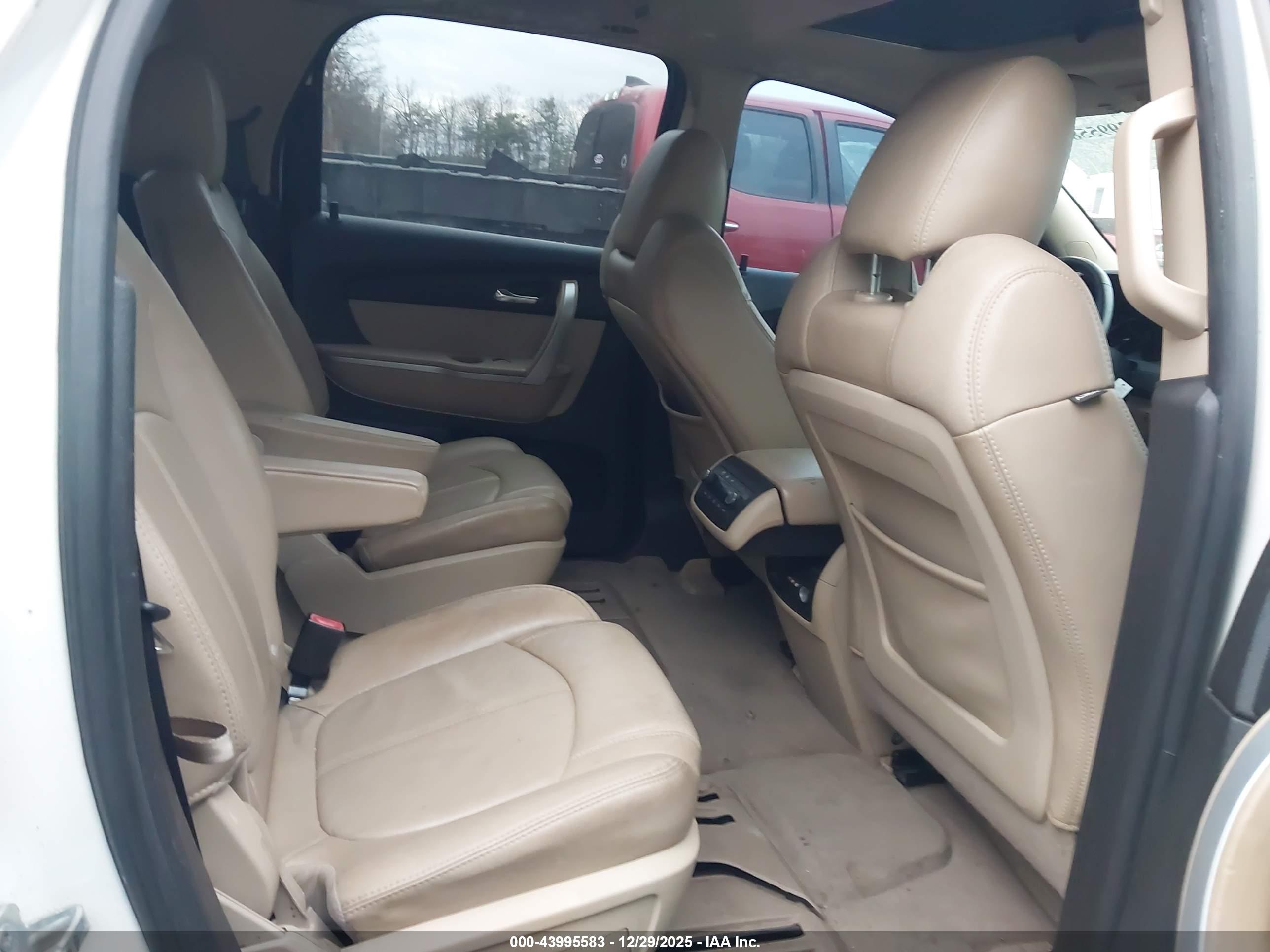 GMC ACADIA image 8