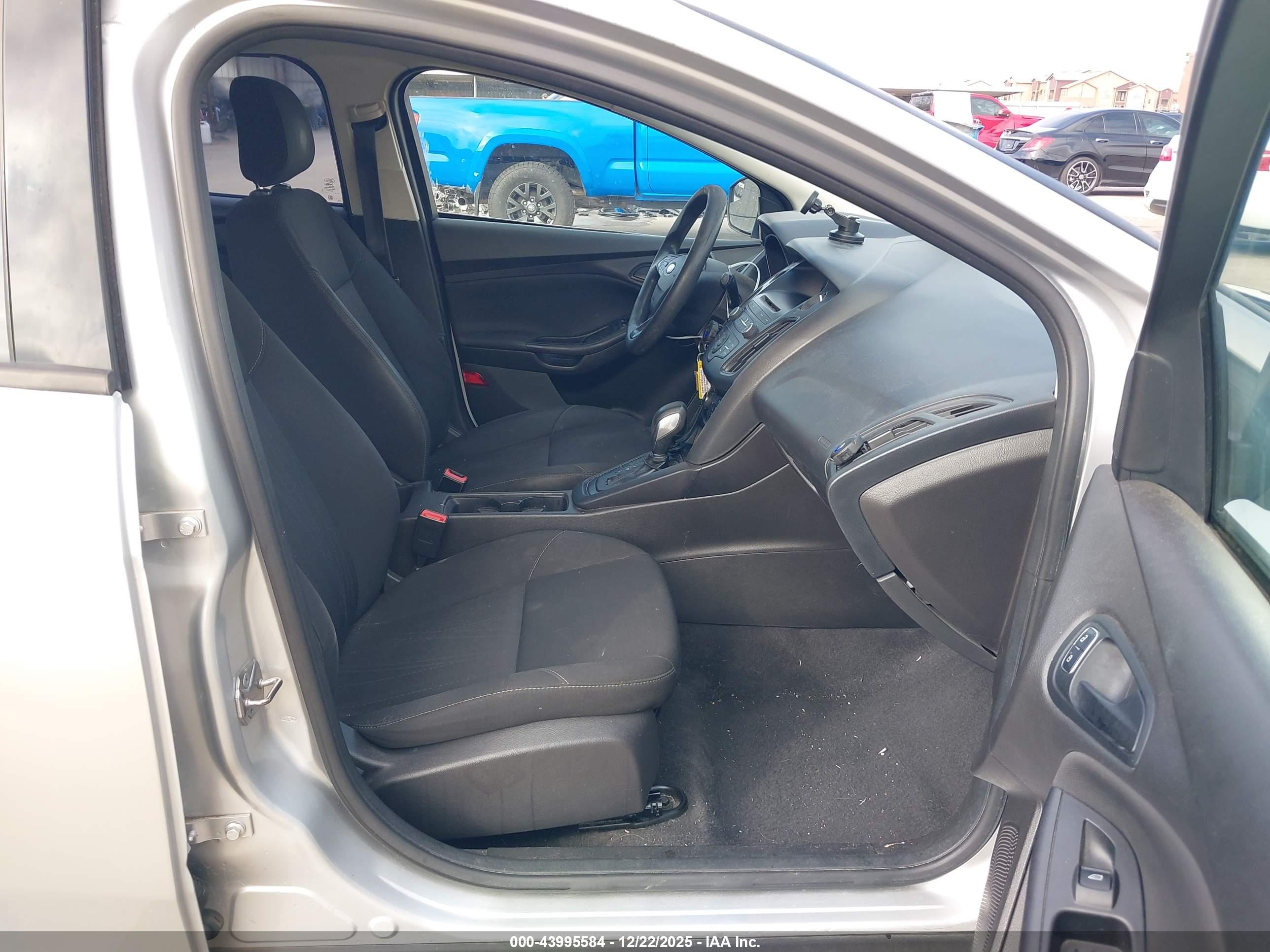 FORD FOCUS image 5