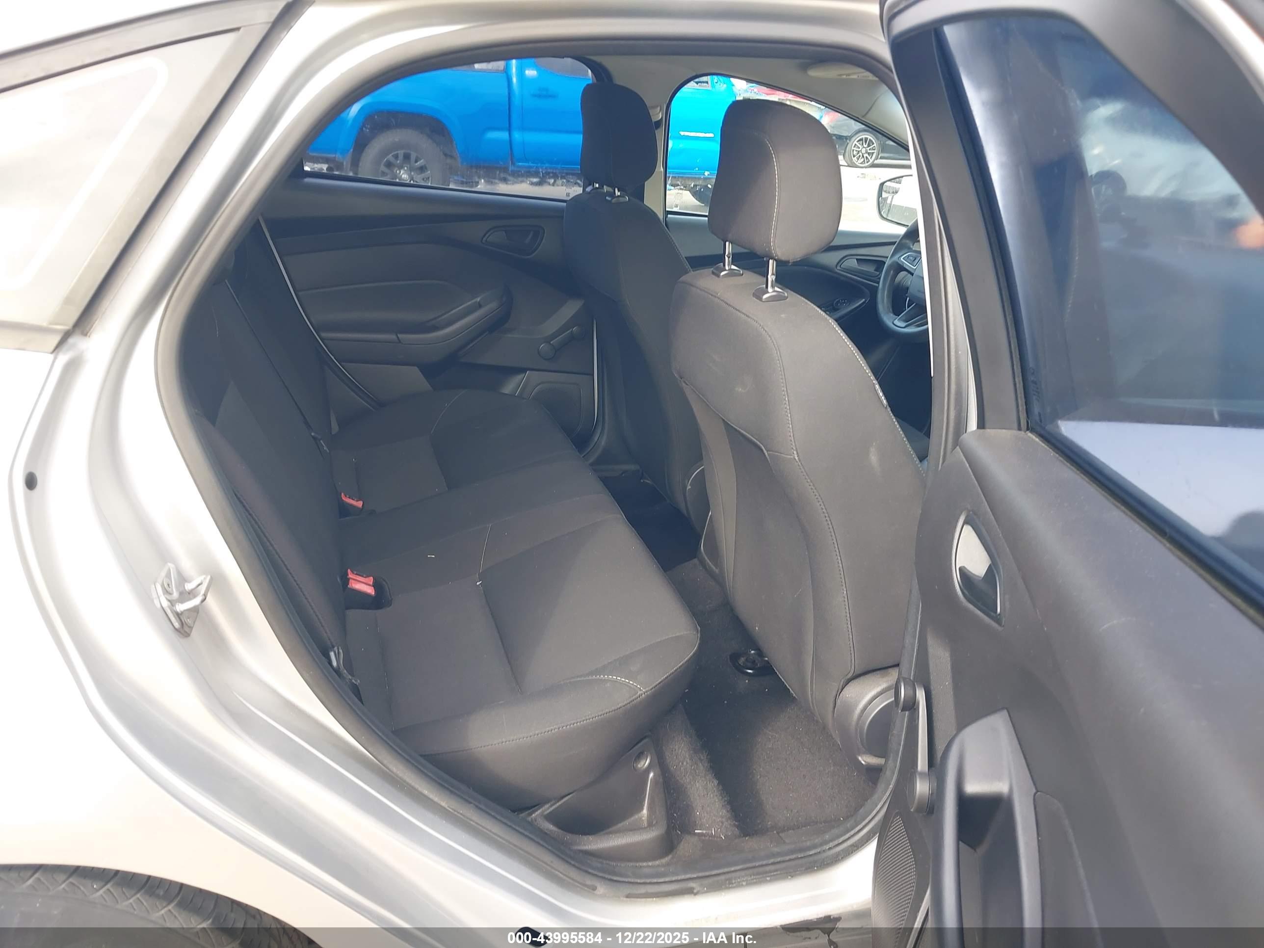 FORD FOCUS image 8