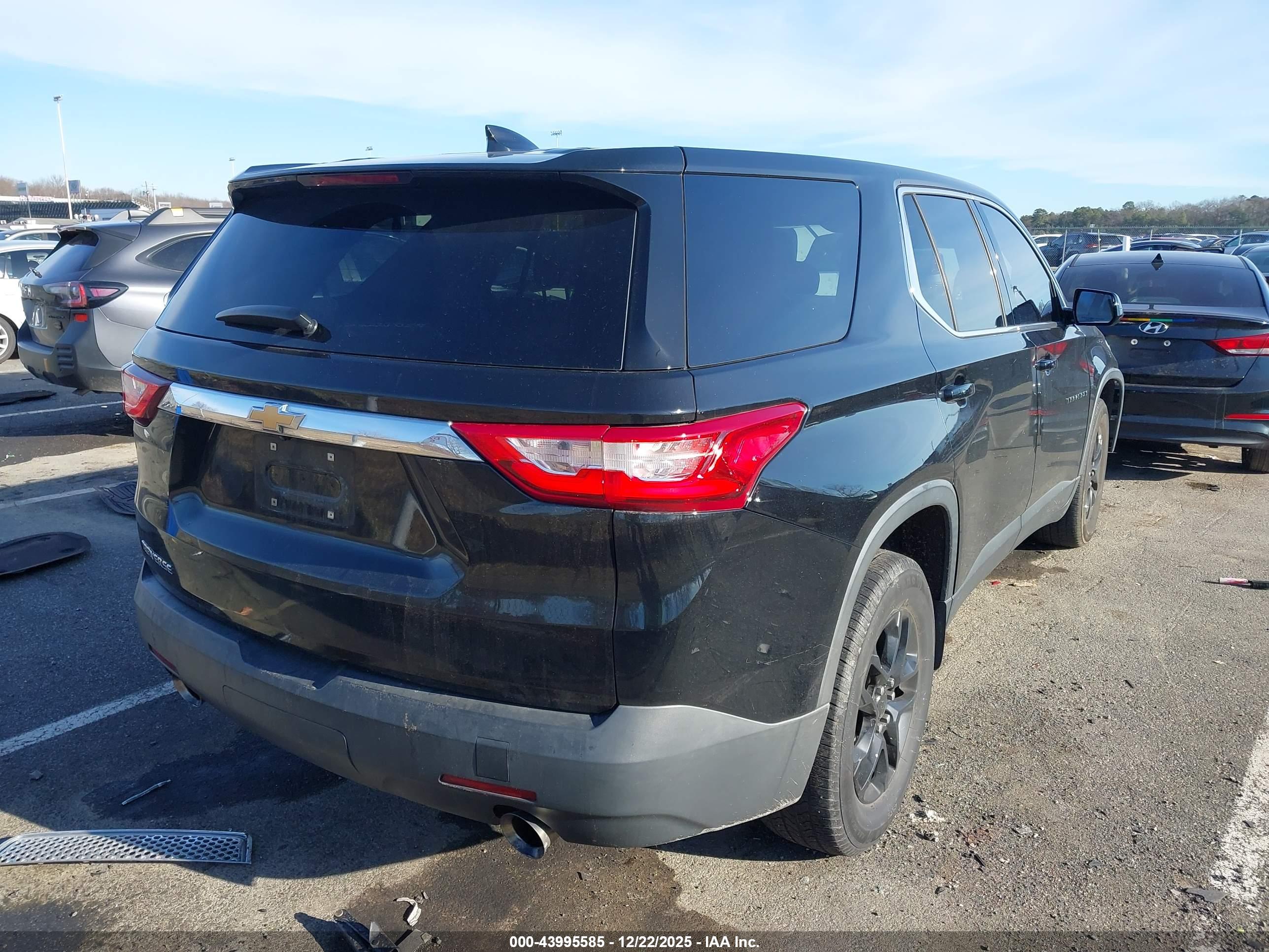 CHEVROLET TRAVERSE image 4