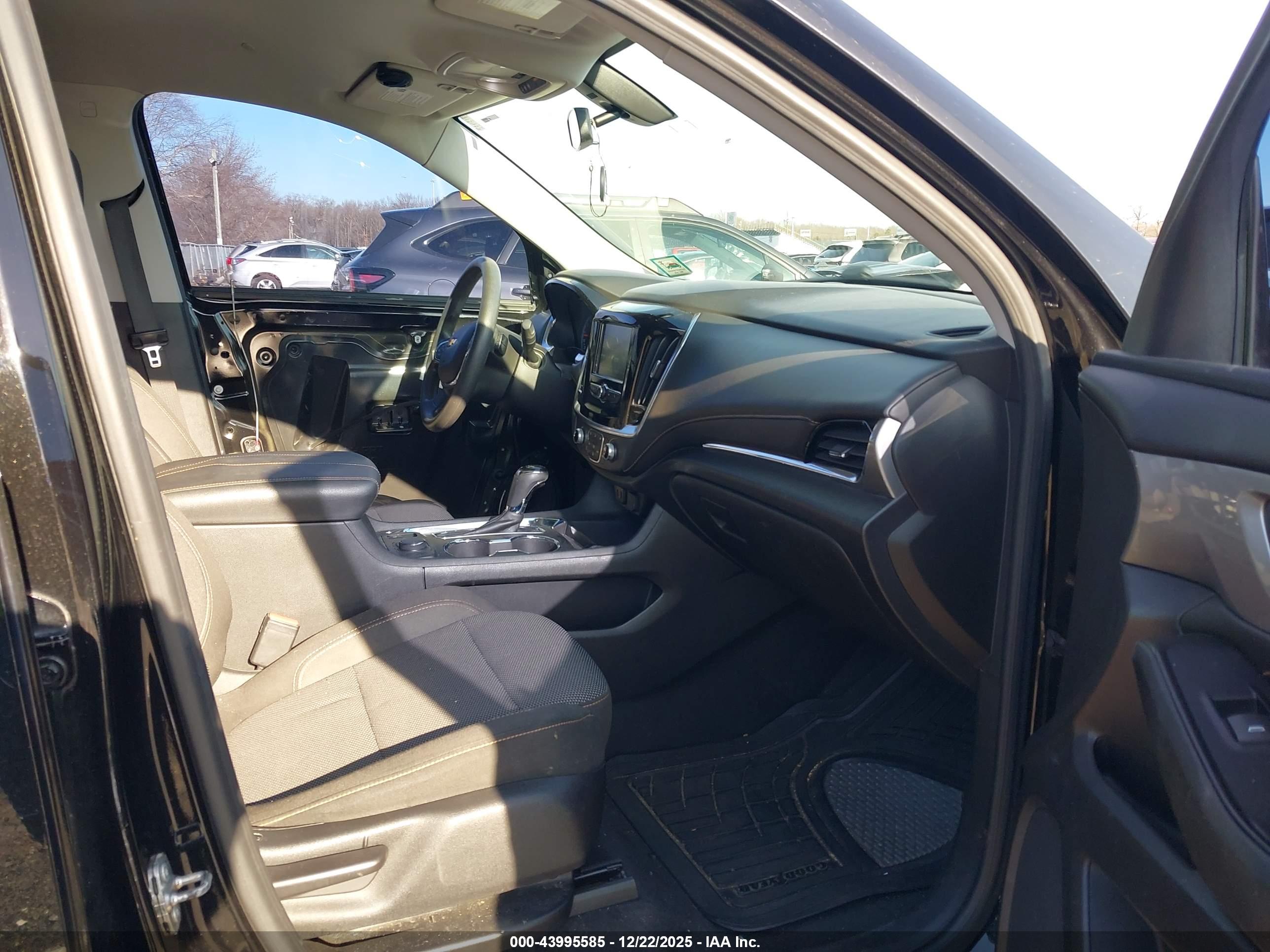 CHEVROLET TRAVERSE image 5