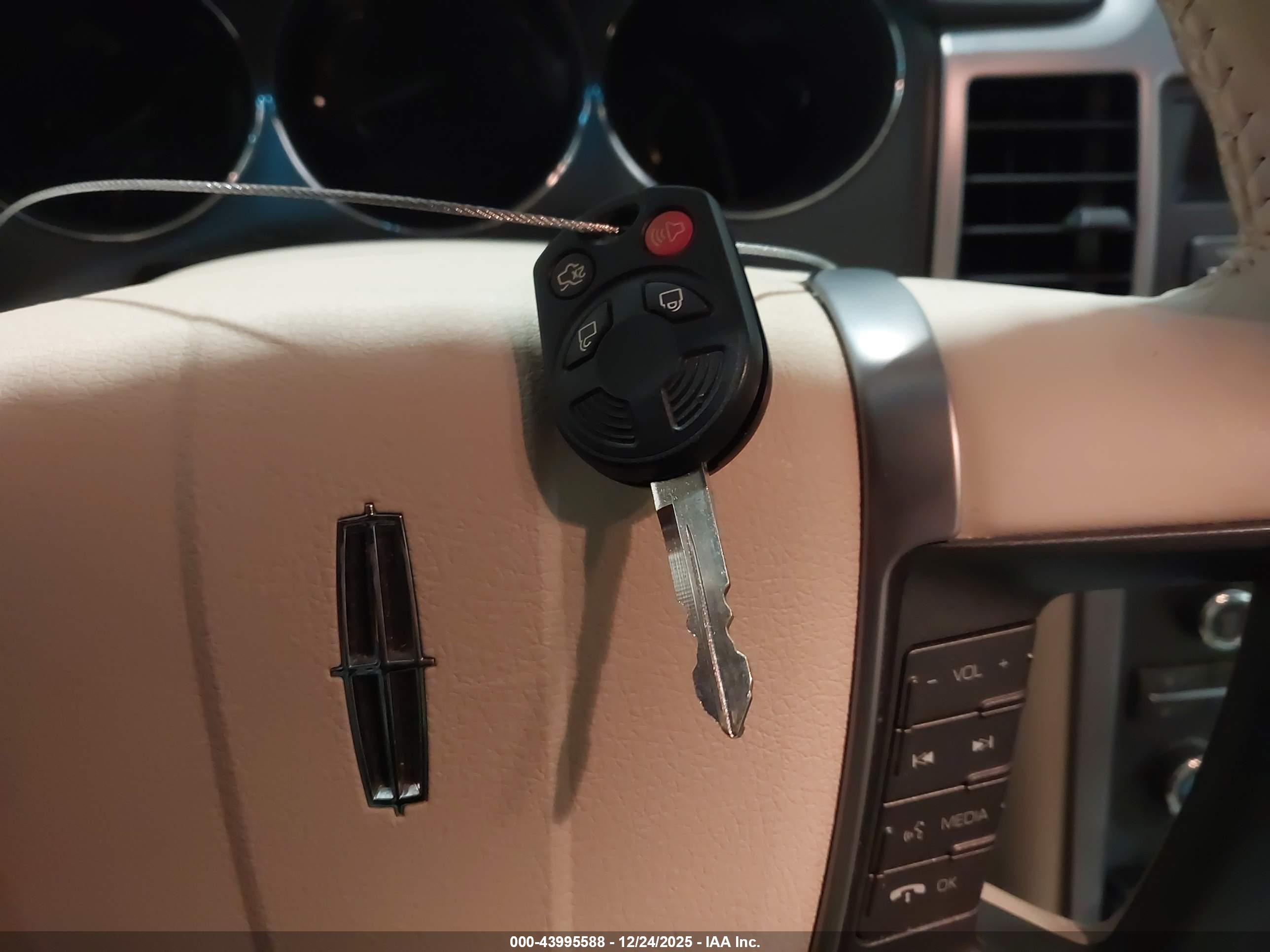 LINCOLN MKZ image 11