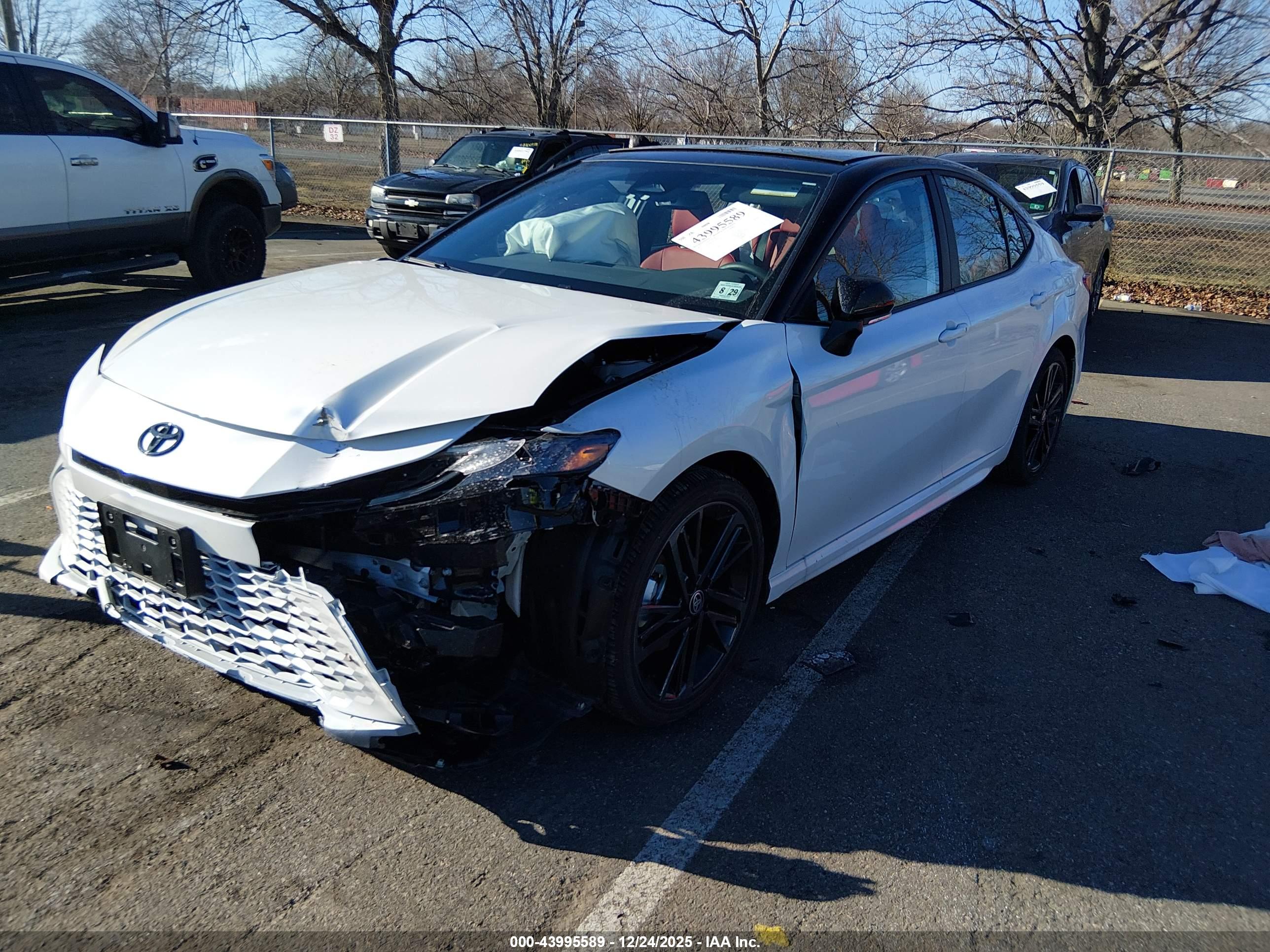 TOYOTA CAMRY image 2