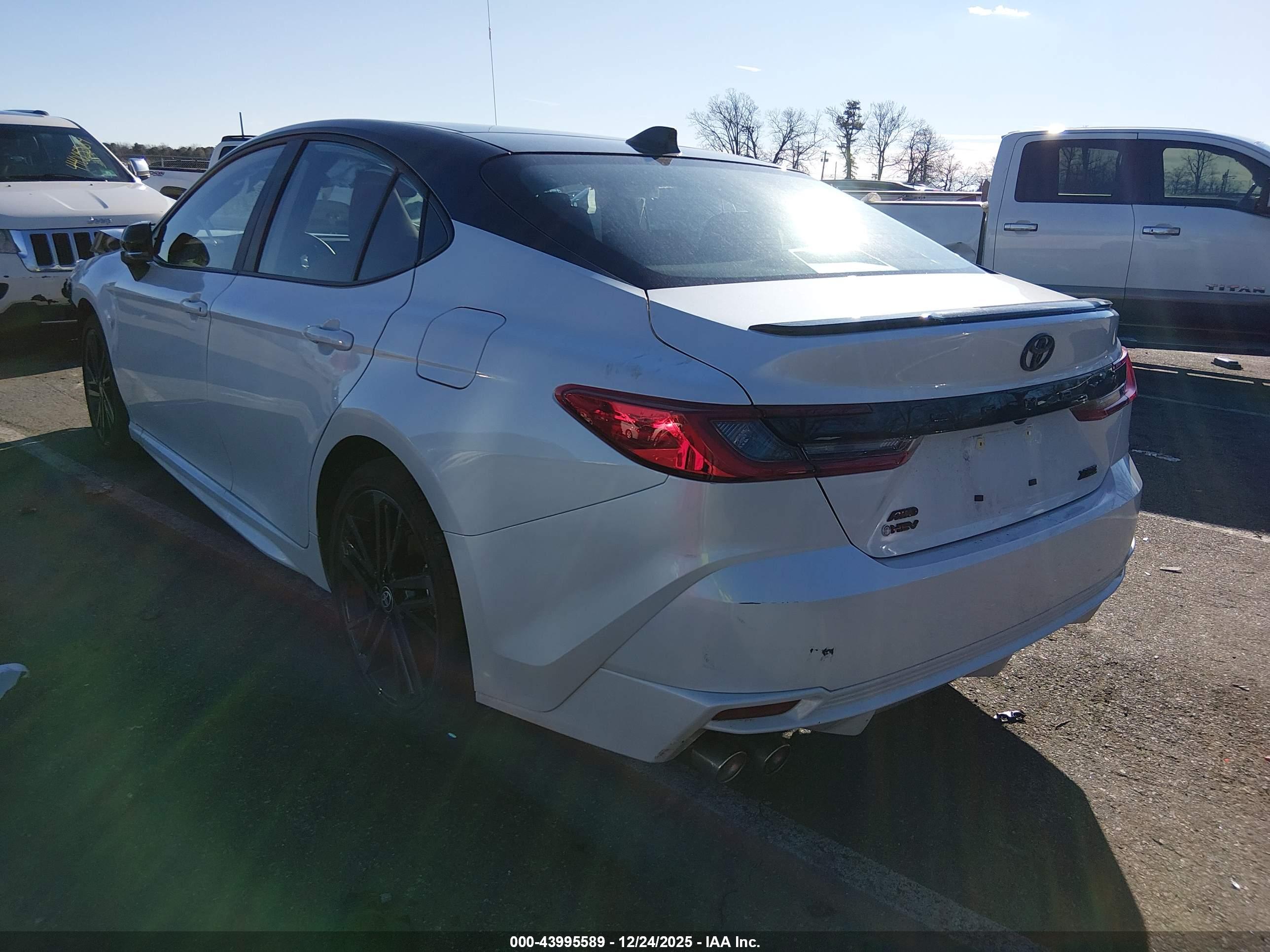 TOYOTA CAMRY image 3
